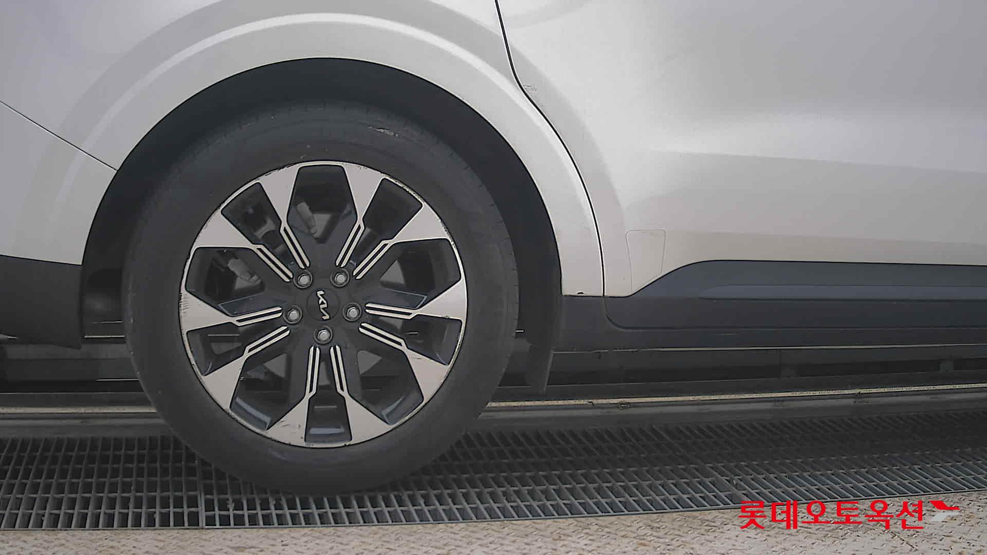 2023 - kia carnival