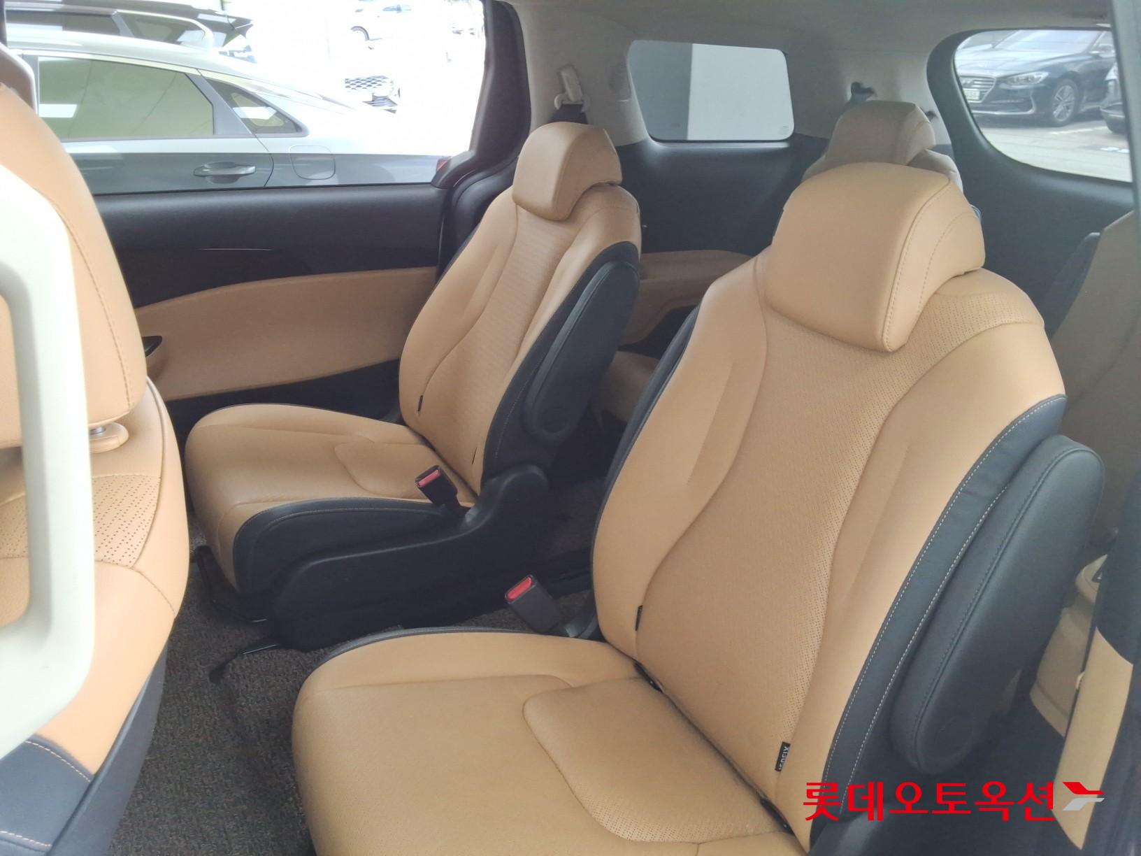 2023 - kia carnival