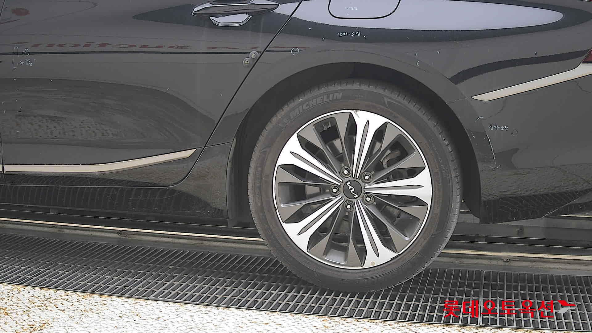 2023 - kia k8
