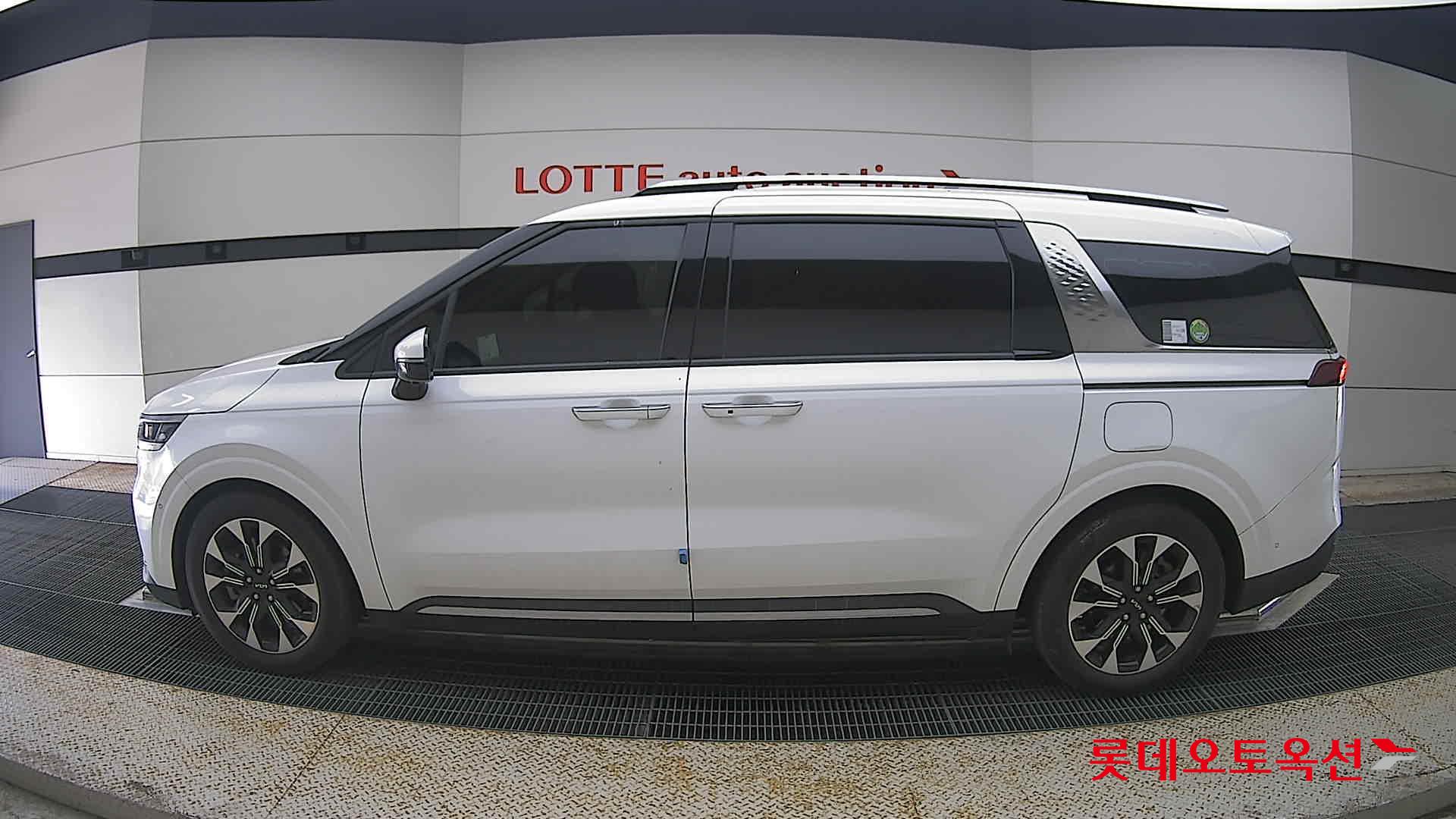 2023 - kia carnival