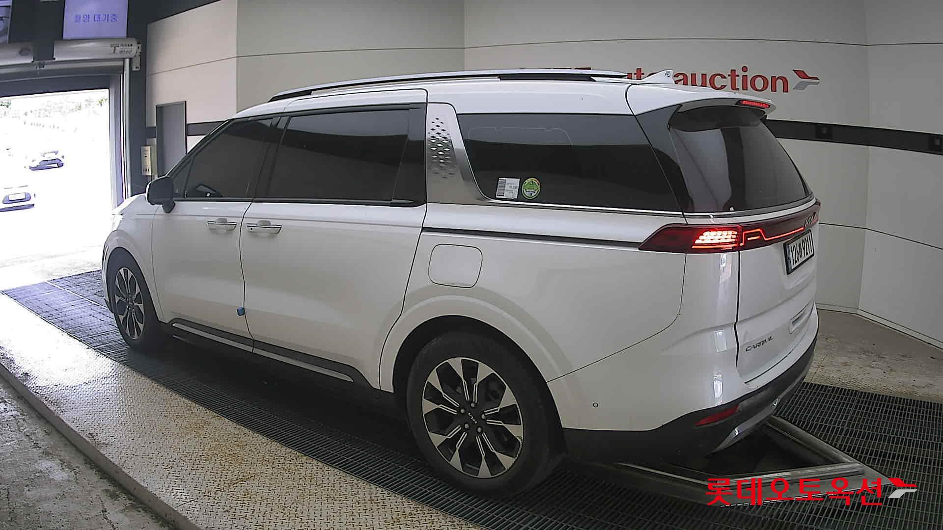 2023 - kia carnival