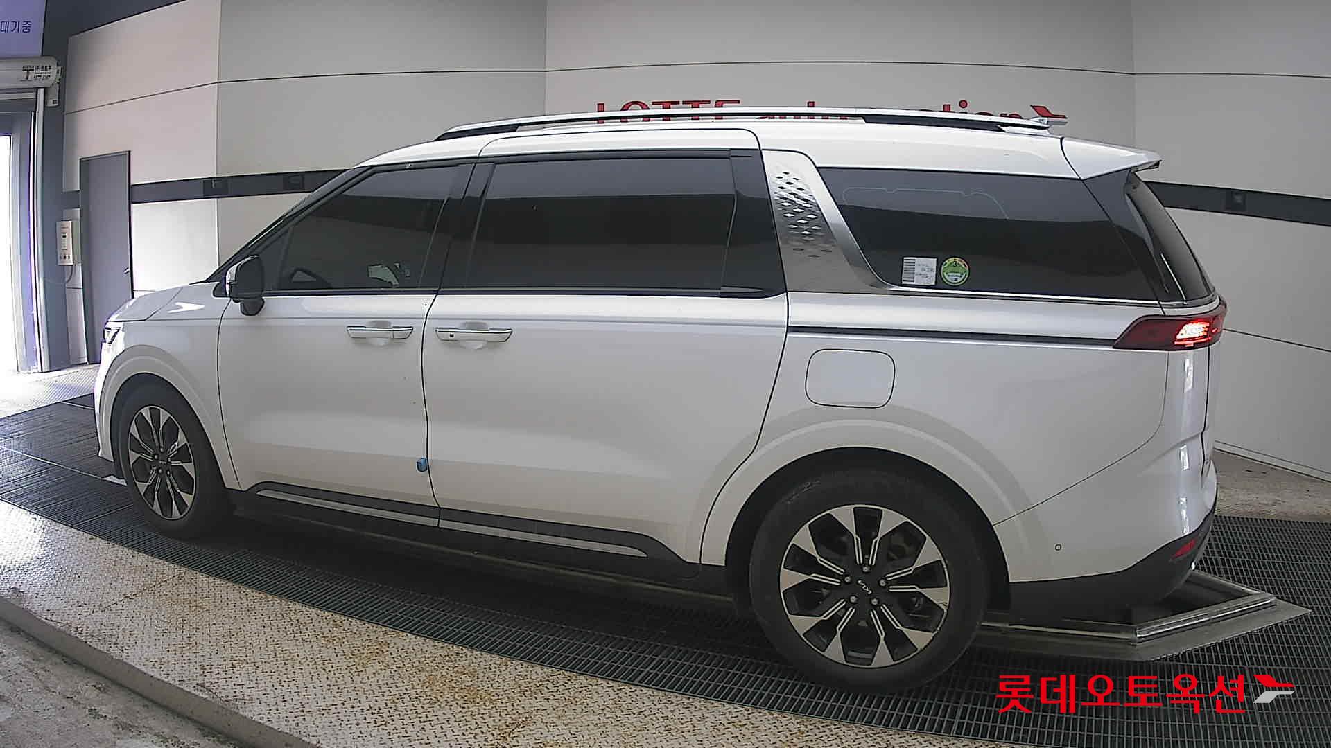 2023 - kia carnival