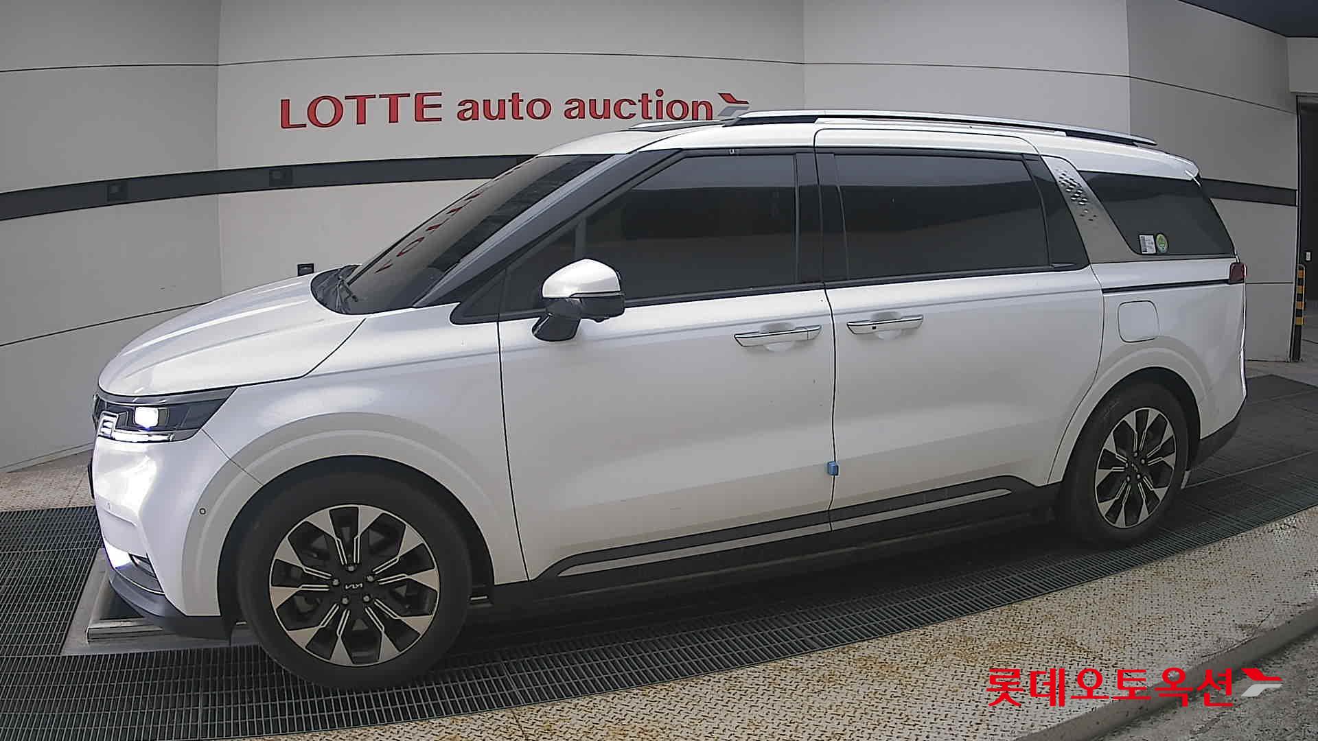 2023 - kia carnival