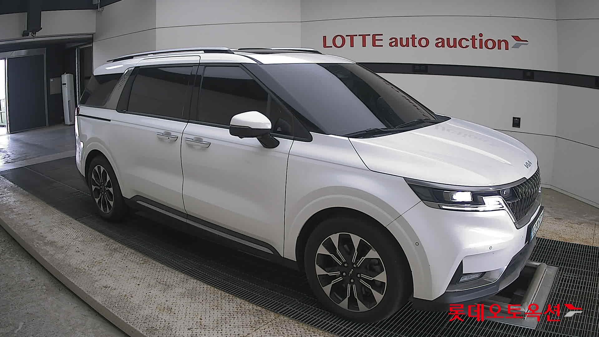 2023 - kia carnival