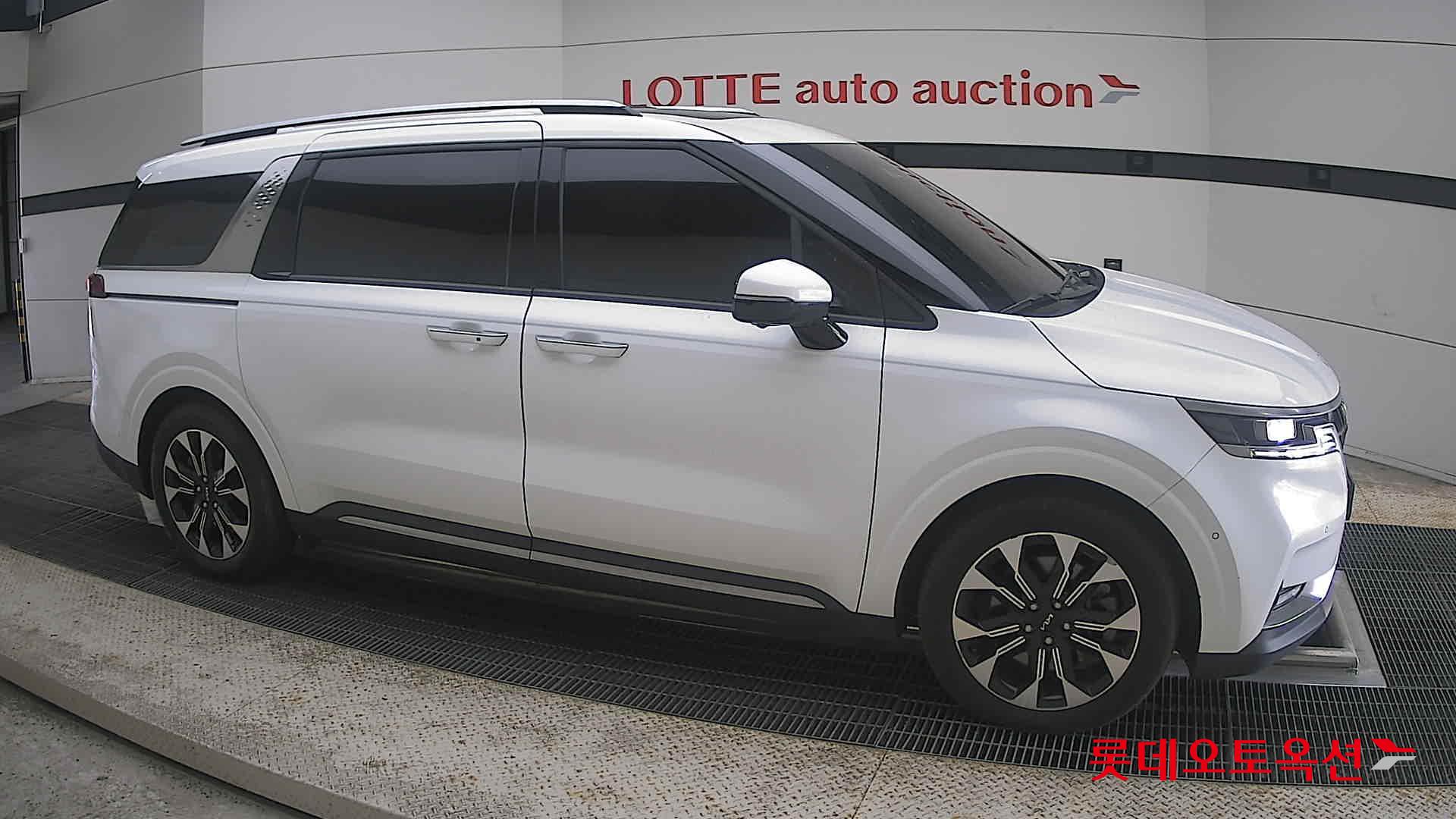 2023 - kia carnival