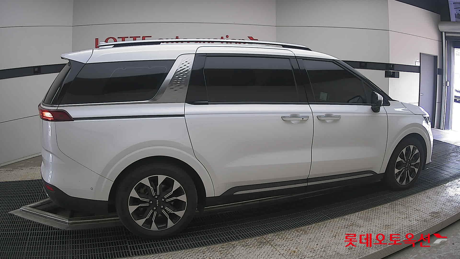 2023 - kia carnival