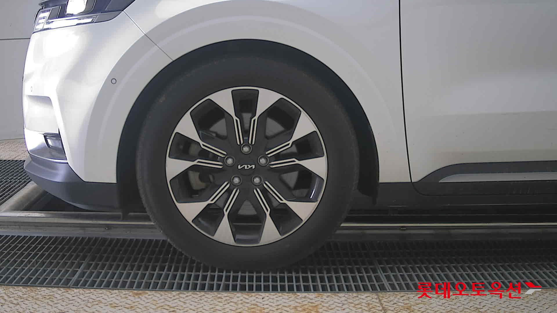 2023 - kia carnival