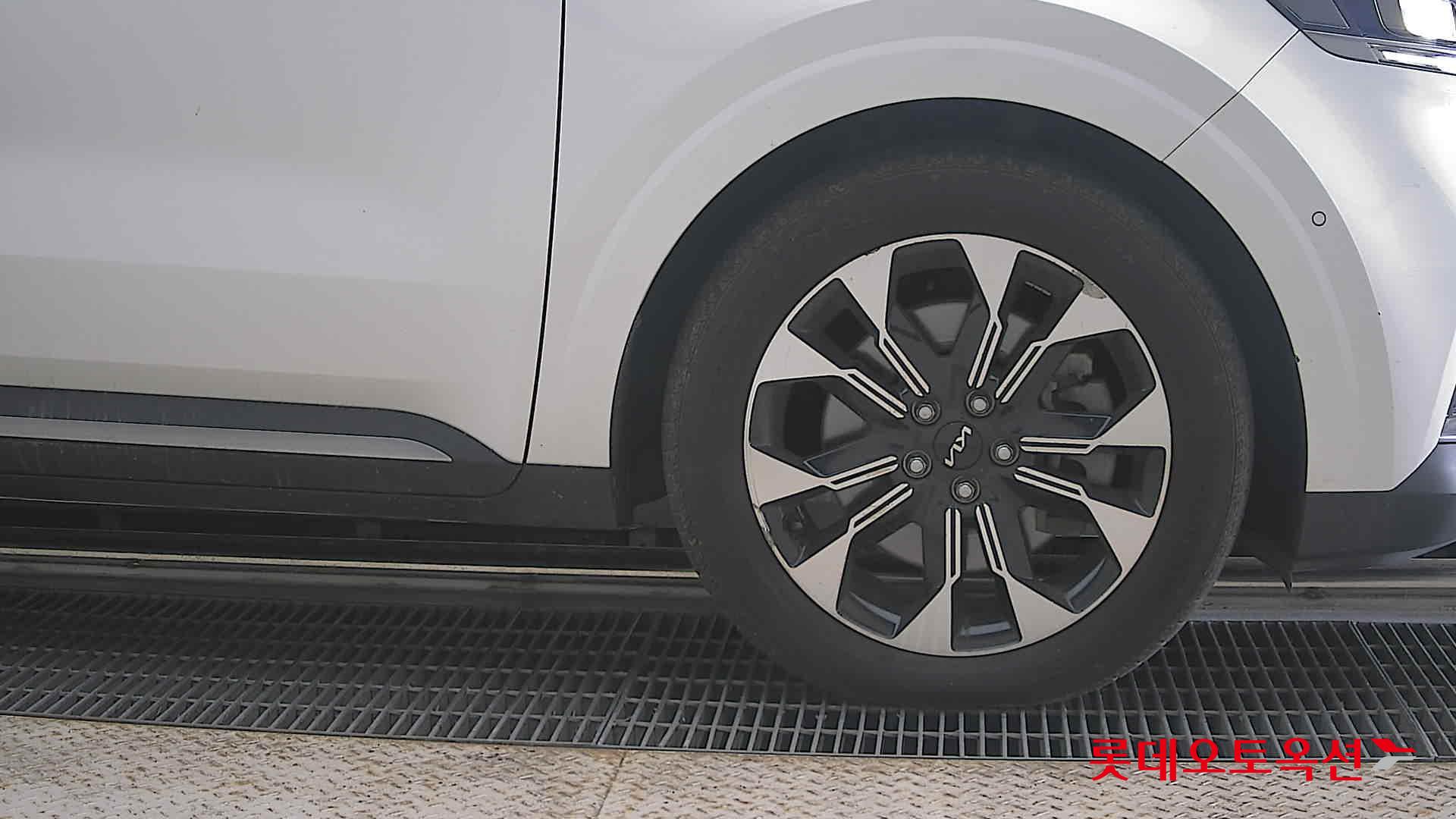 2023 - kia carnival