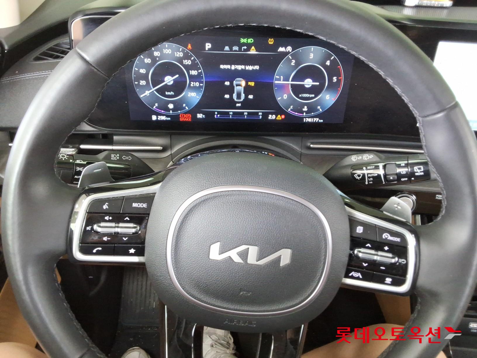 2023 - kia carnival