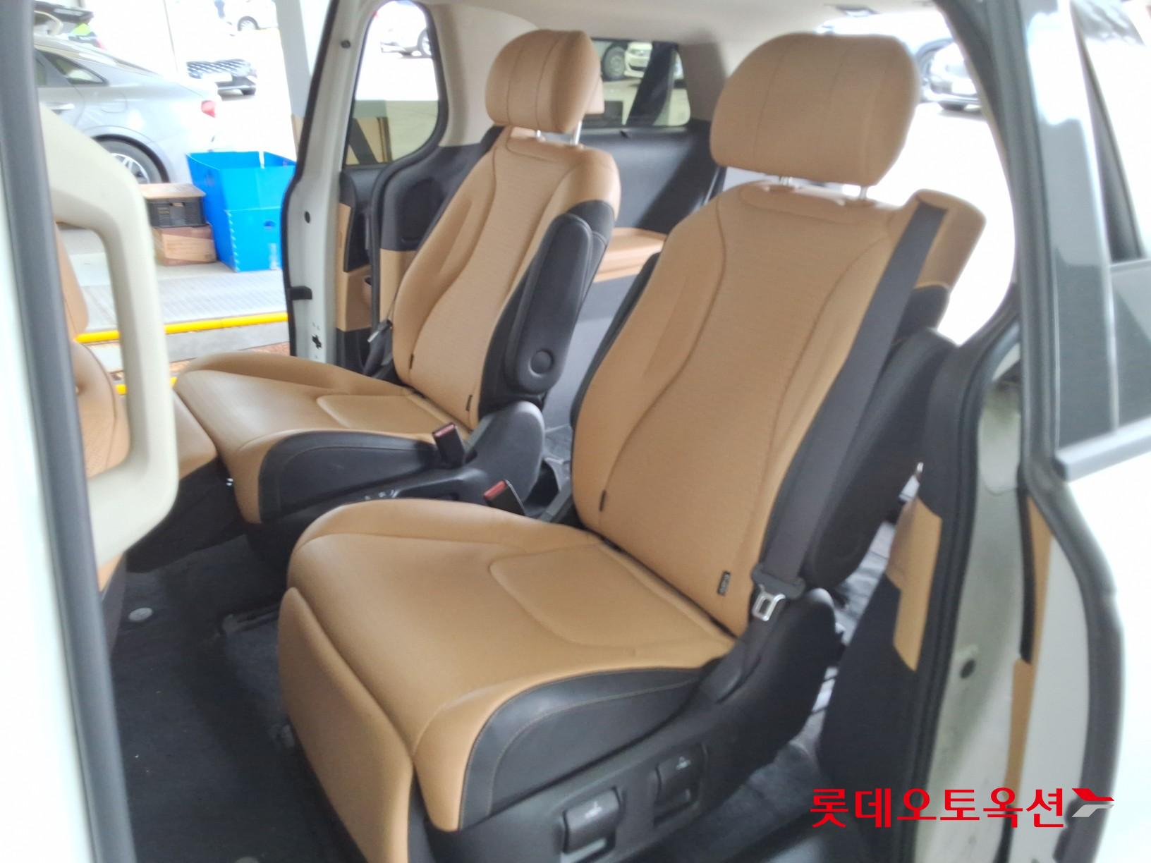 2023 - kia carnival