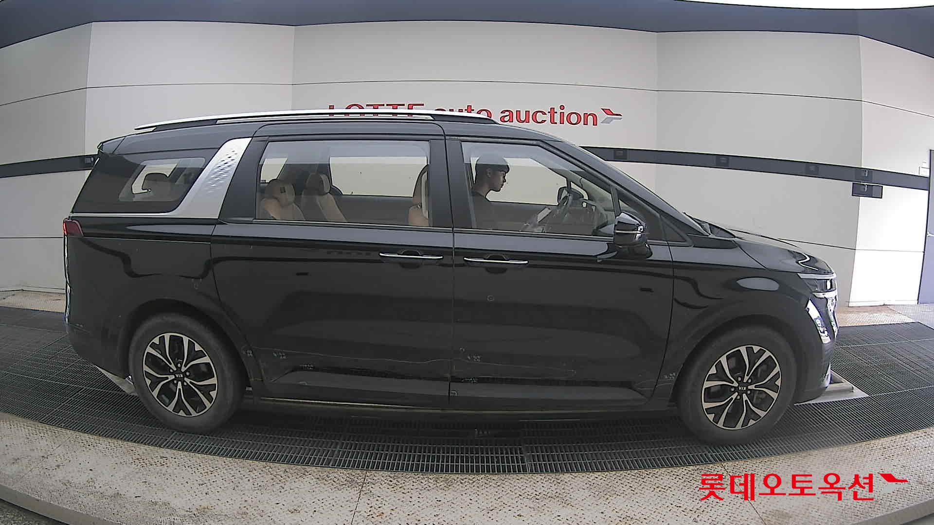 2021 - kia carnival