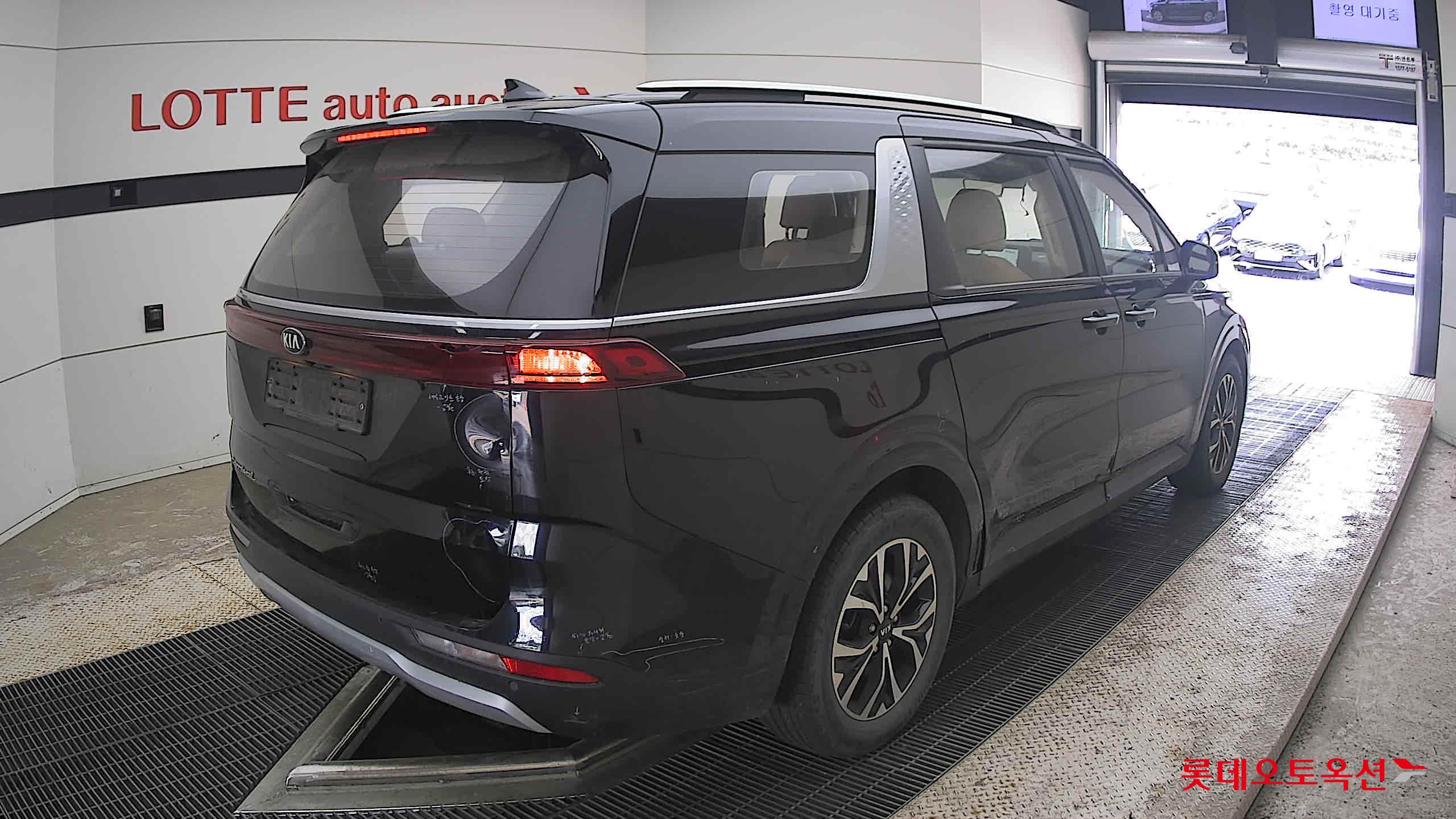 2021 - kia carnival