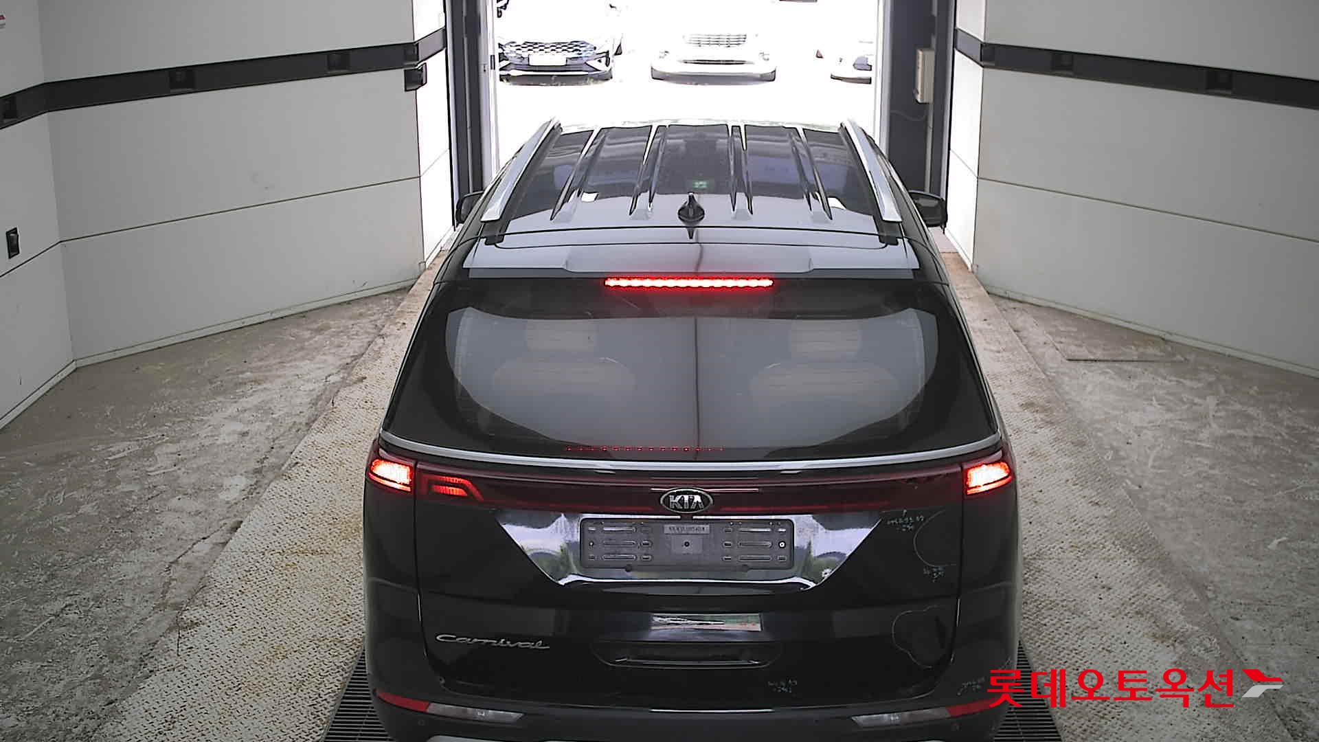 2021 - kia carnival