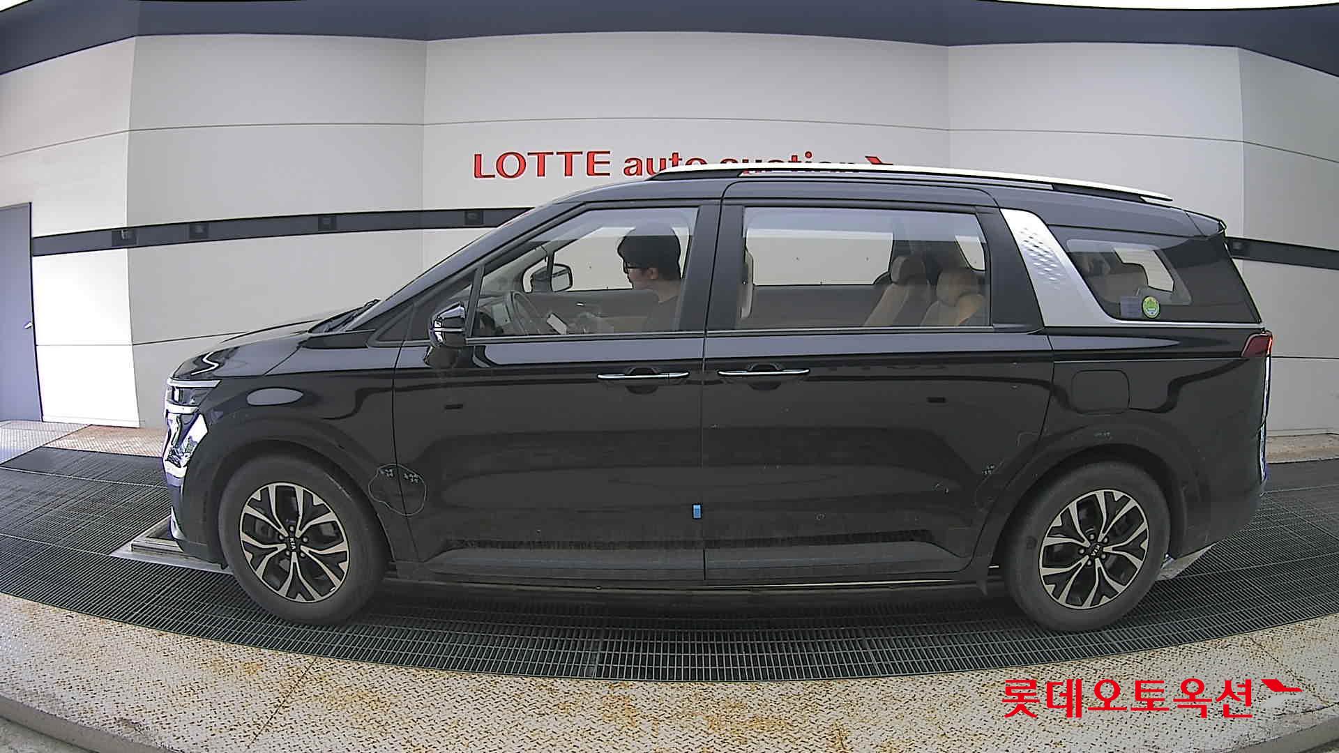 2021 - kia carnival