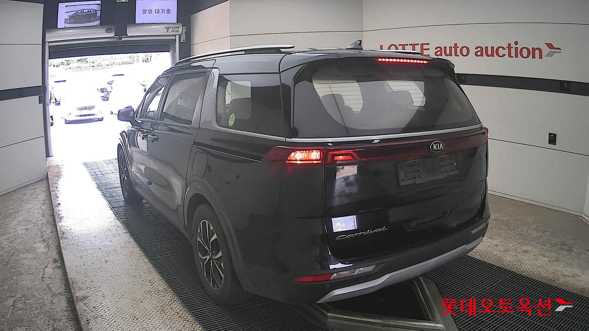 2021 - kia carnival