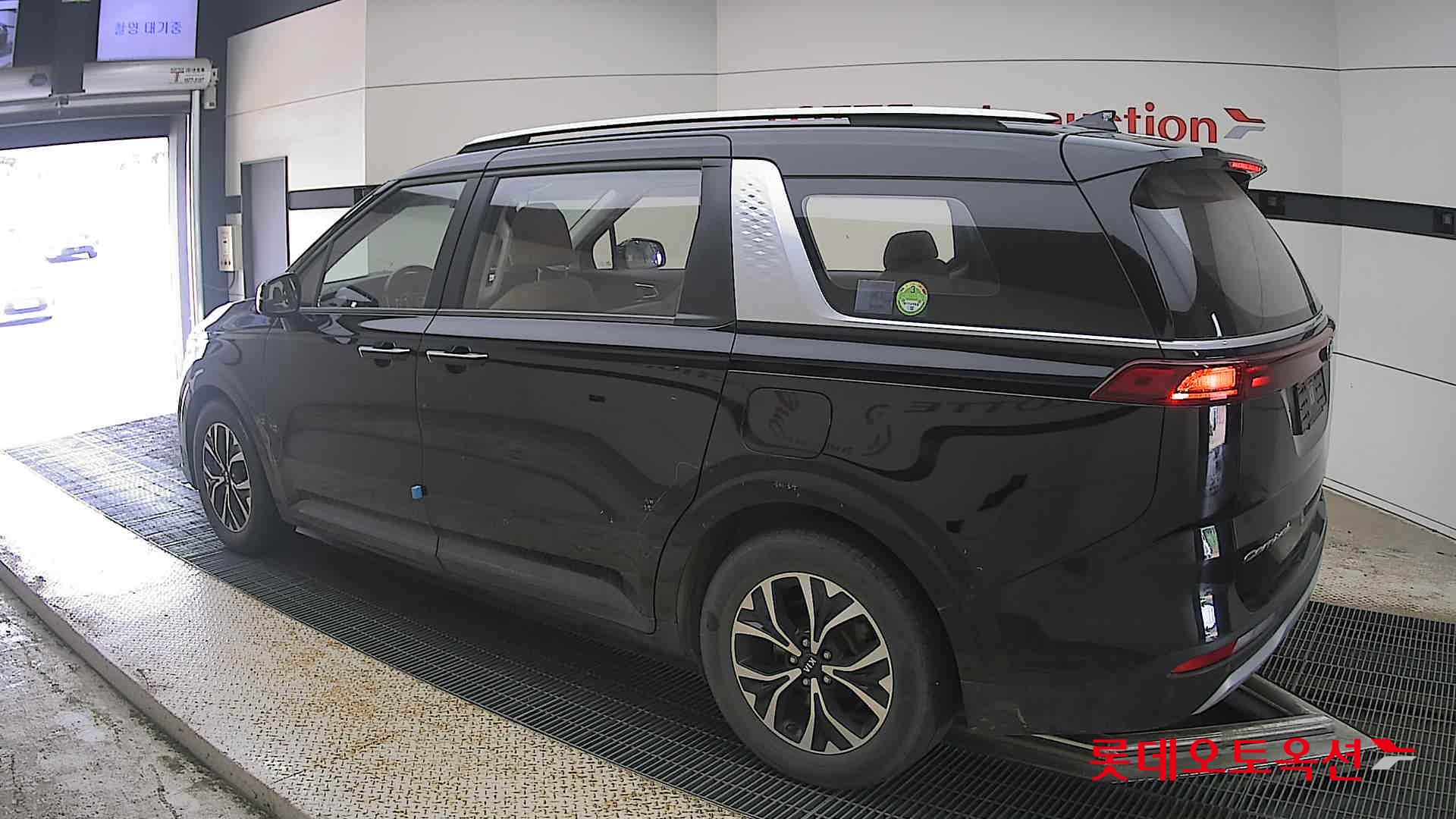 2021 - kia carnival