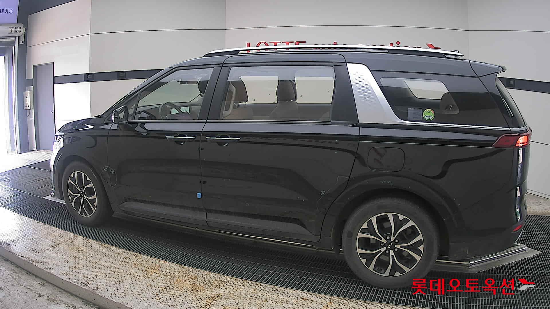 2021 - kia carnival