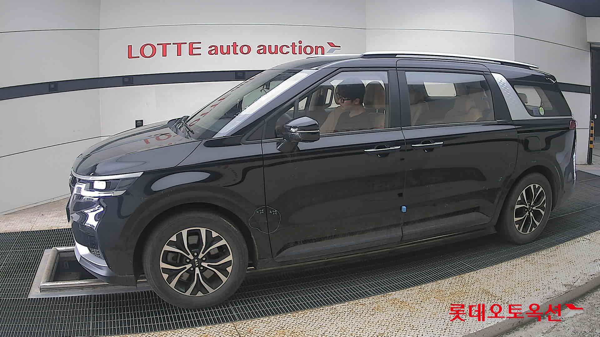 2021 - kia carnival