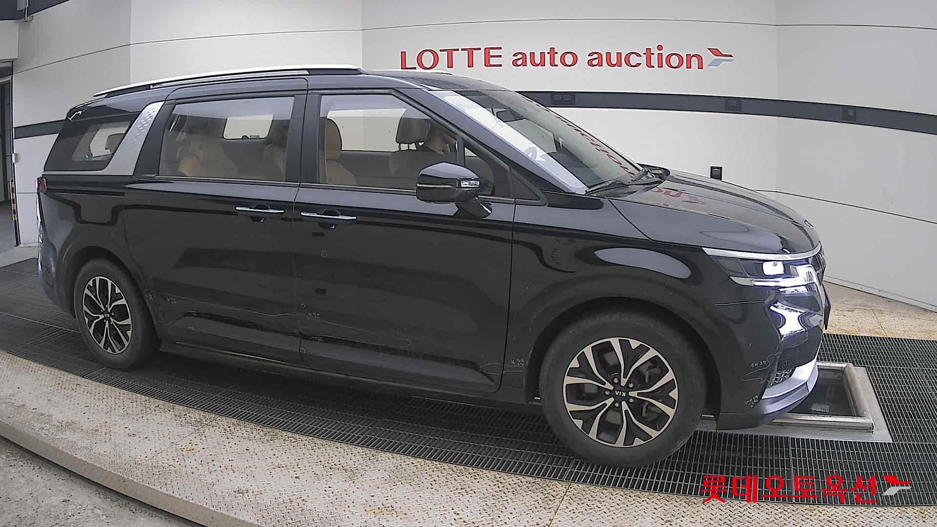 2021 - kia carnival