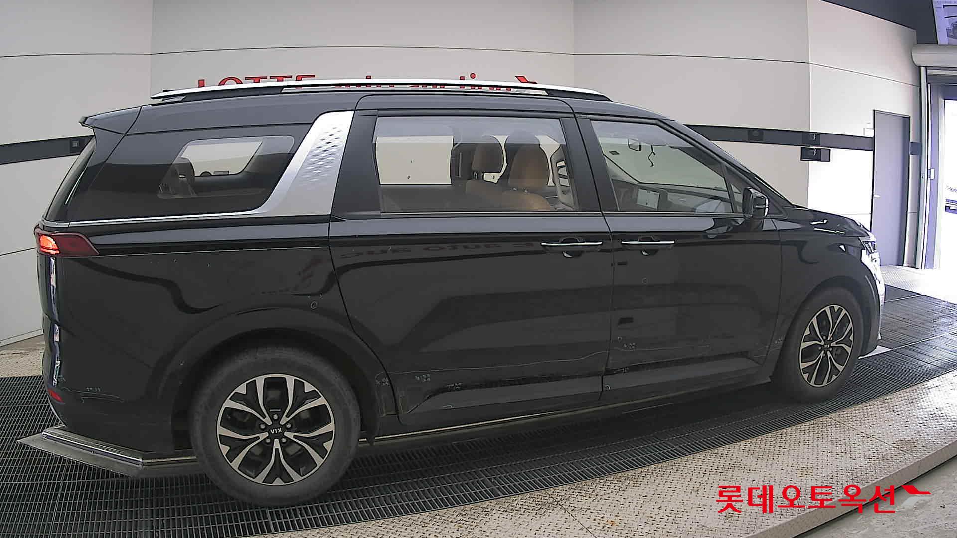 2021 - kia carnival