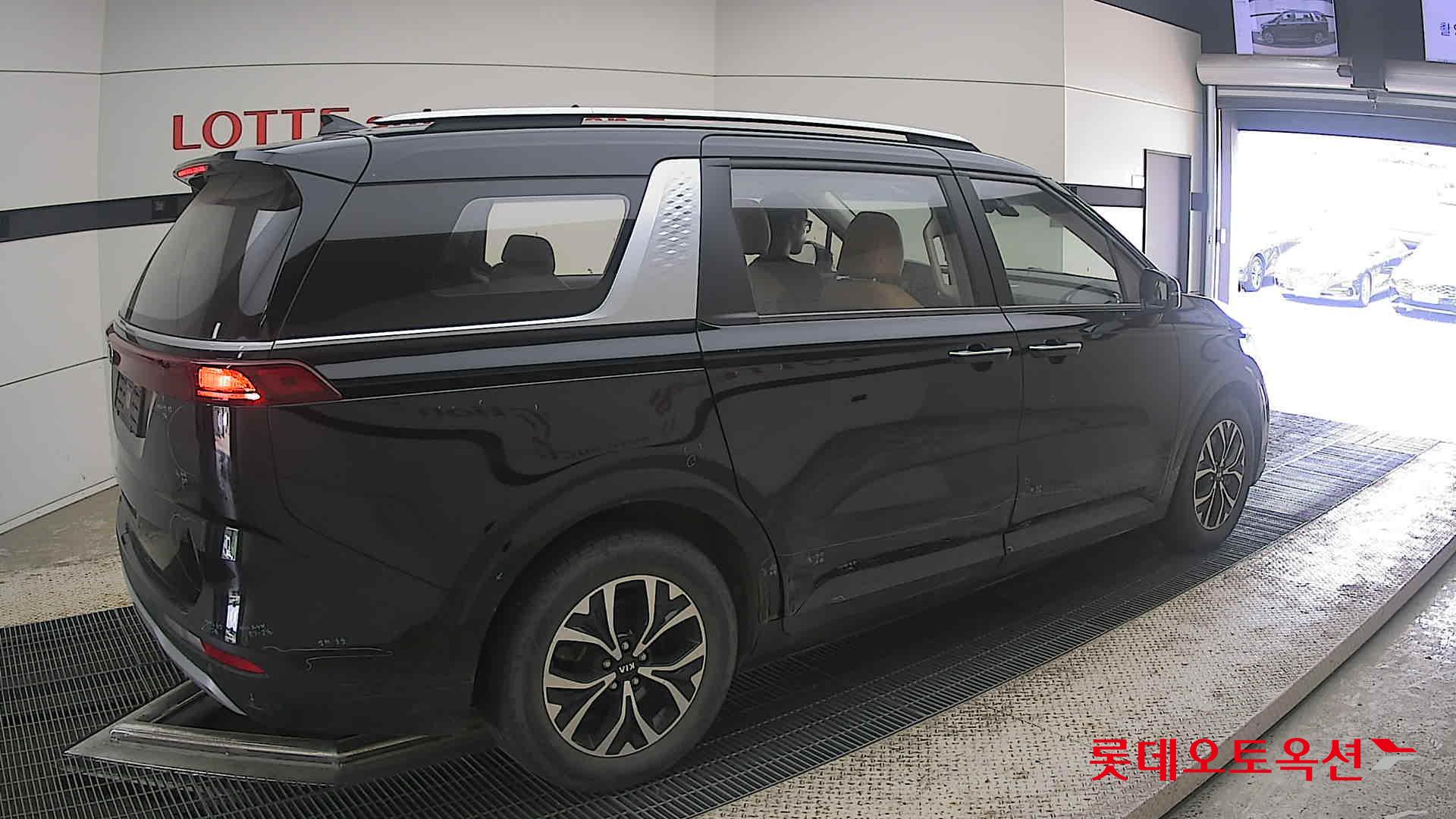 2021 - kia carnival