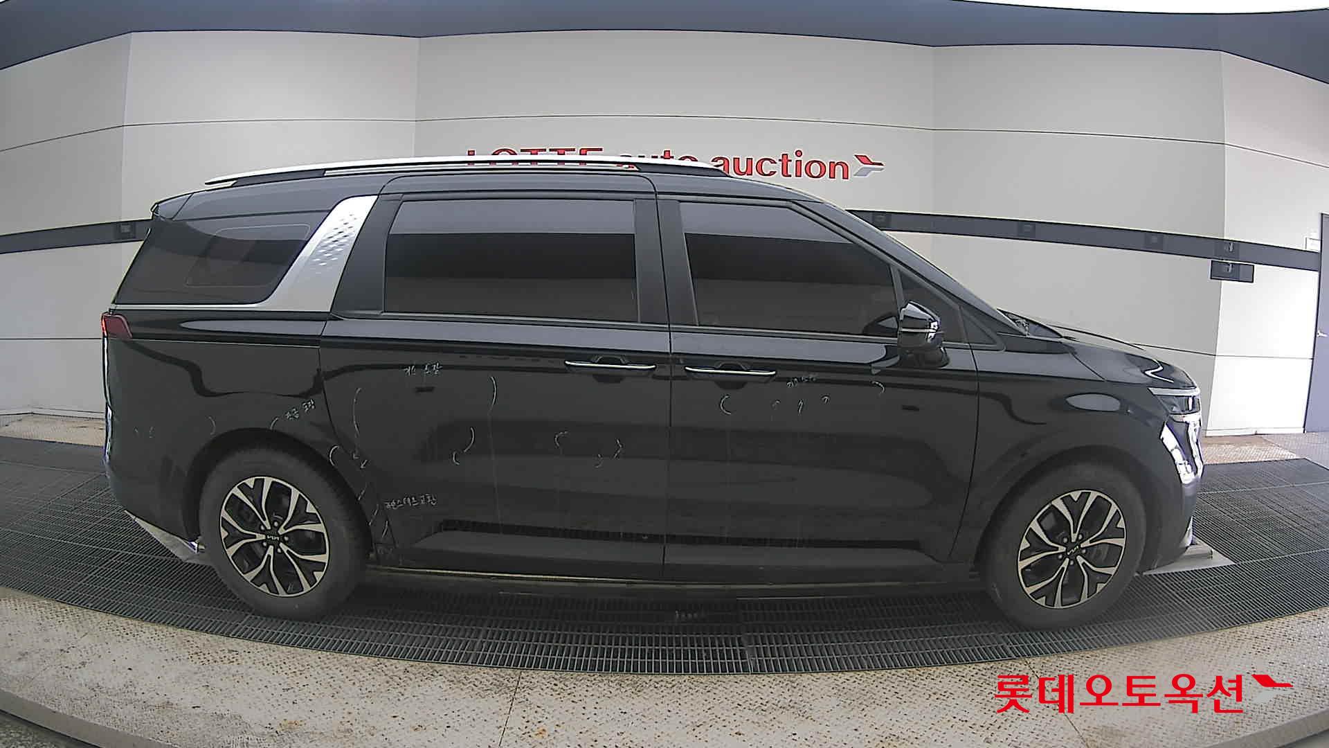 2023 - kia carnival