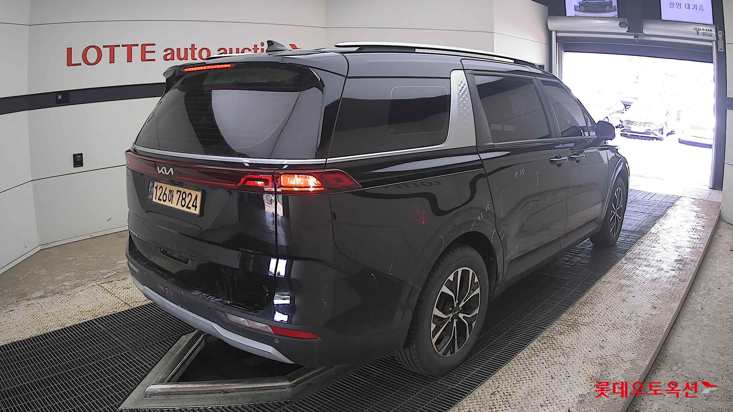 2023 - kia carnival