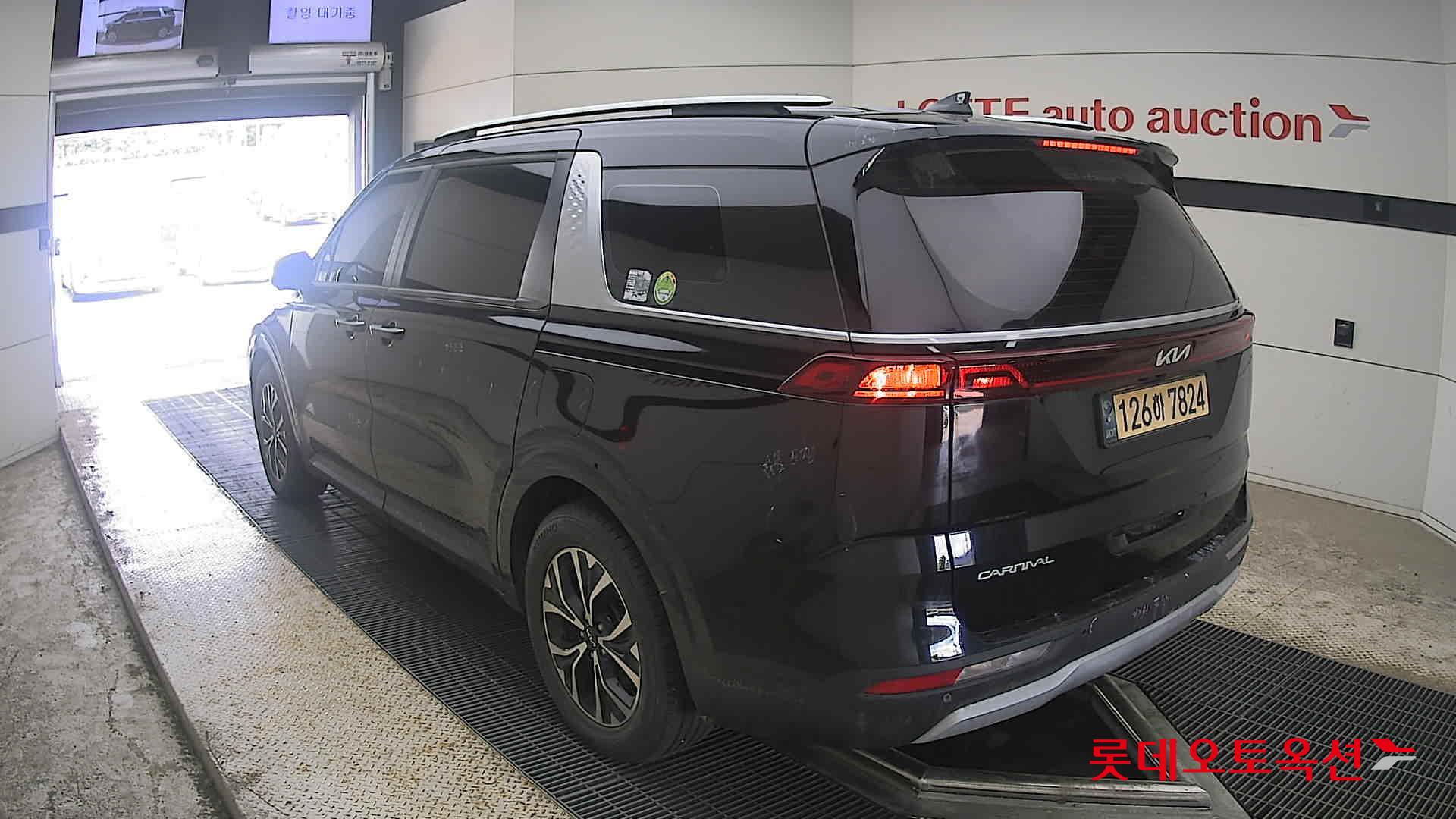 2023 - kia carnival