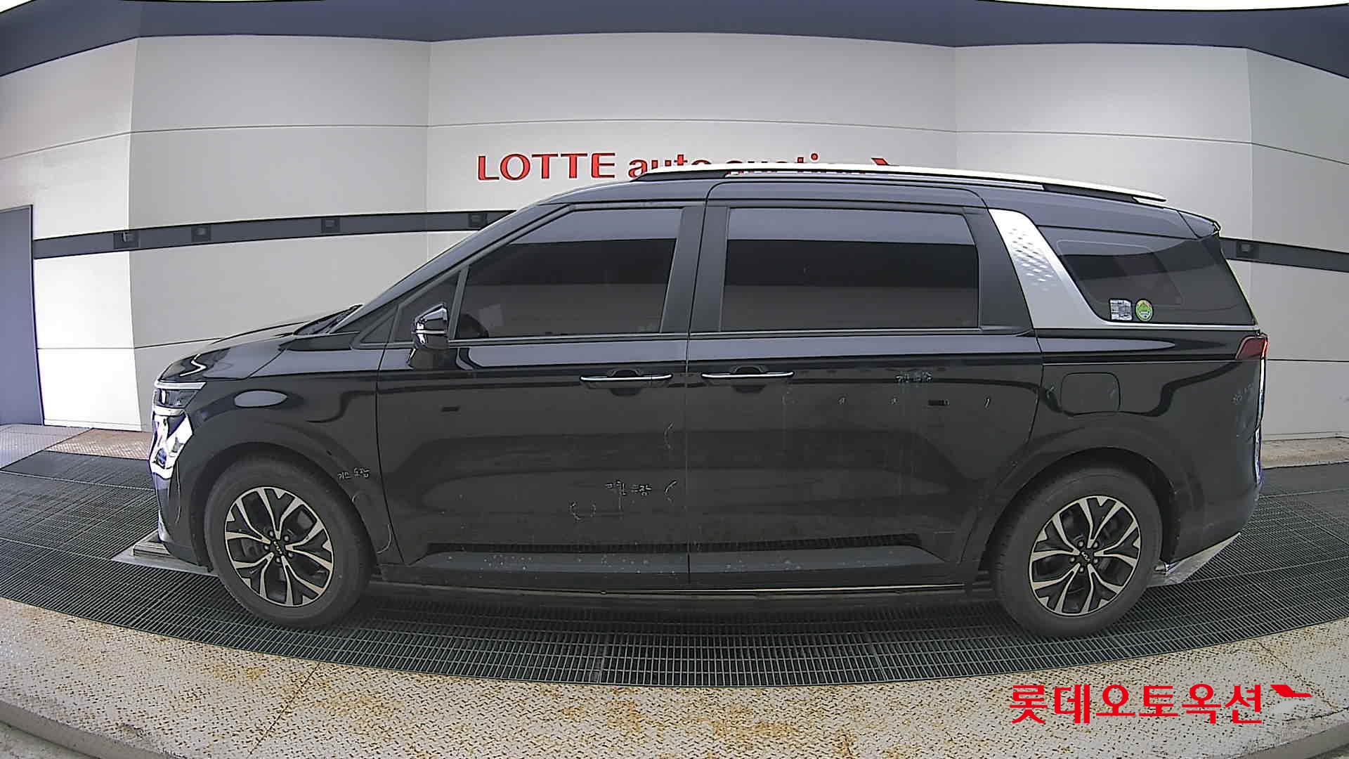 2023 - kia carnival