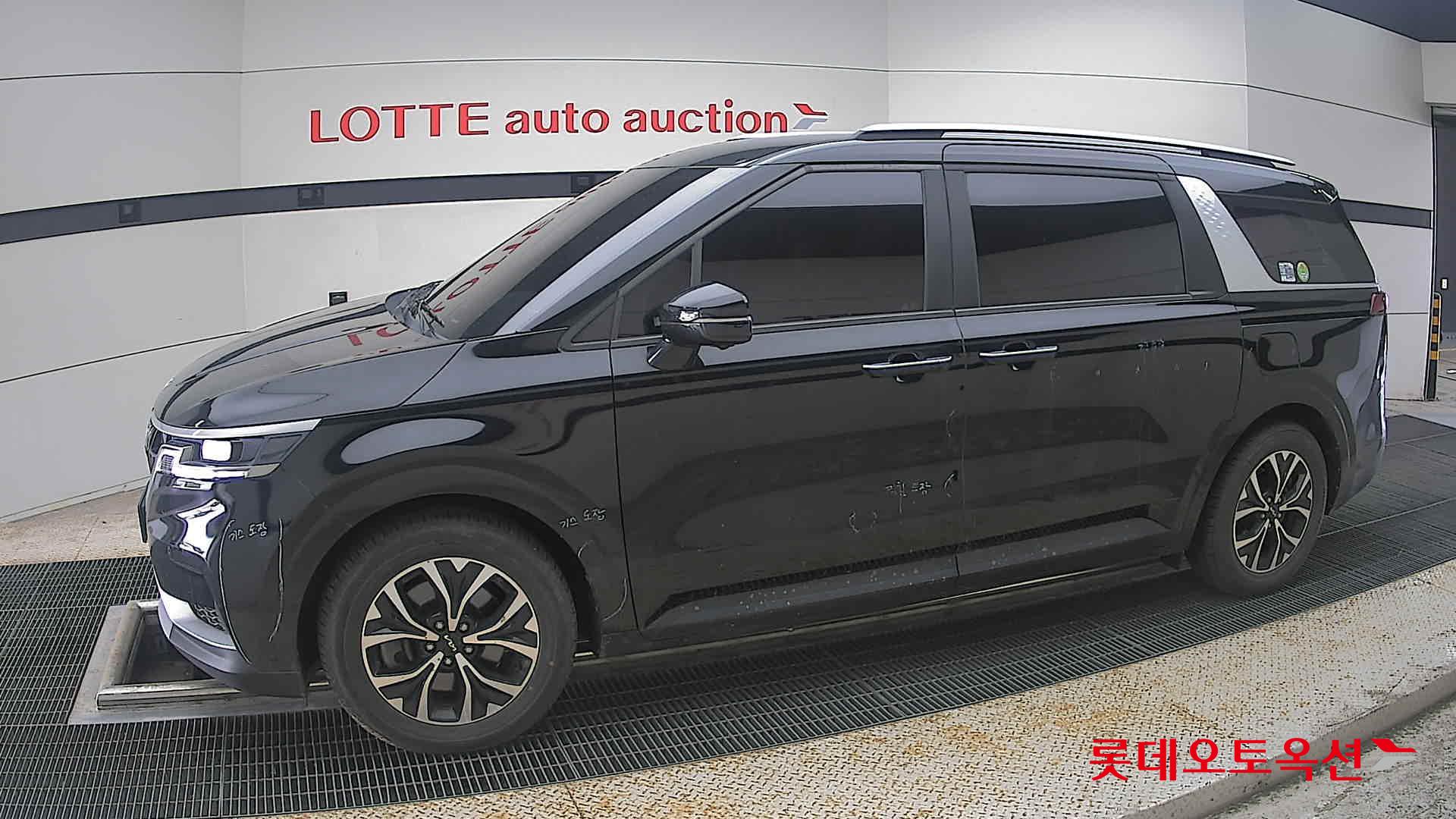 2023 - kia carnival