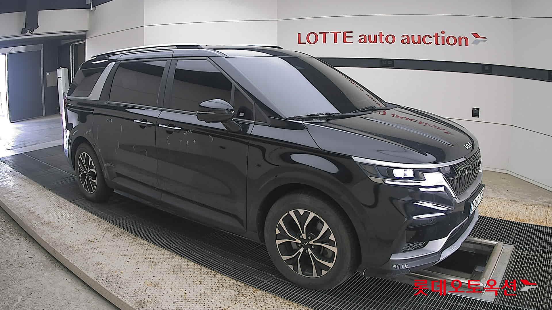 2023 - kia carnival