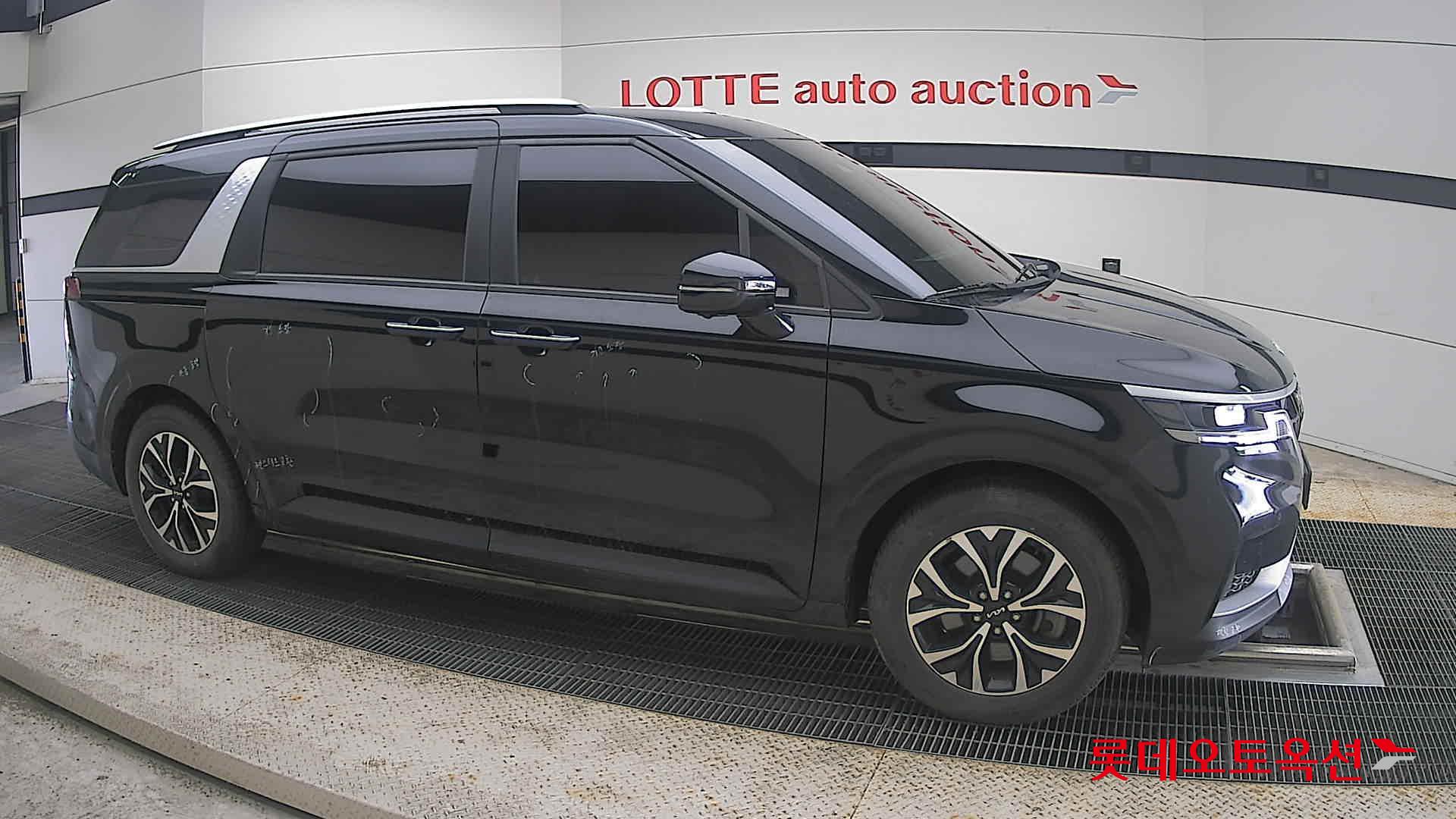 2023 - kia carnival