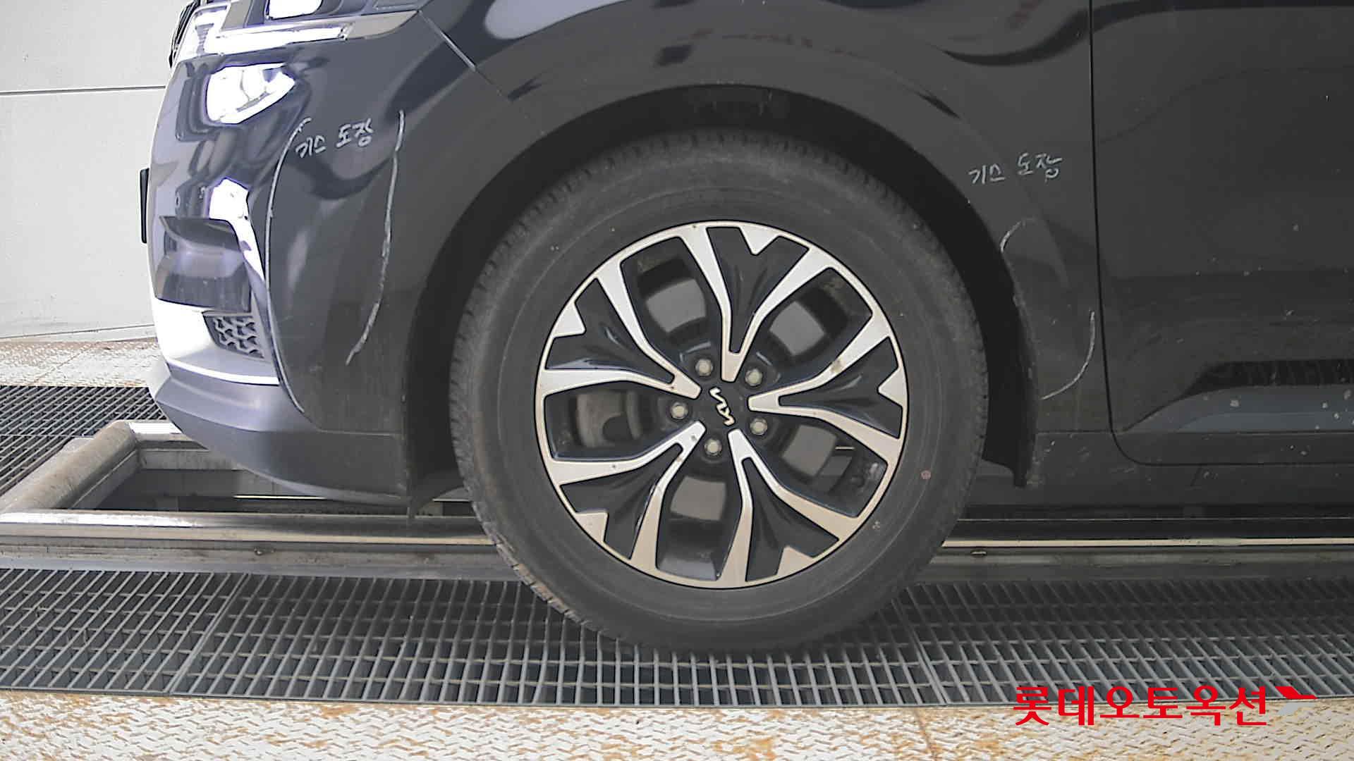 2023 - kia carnival