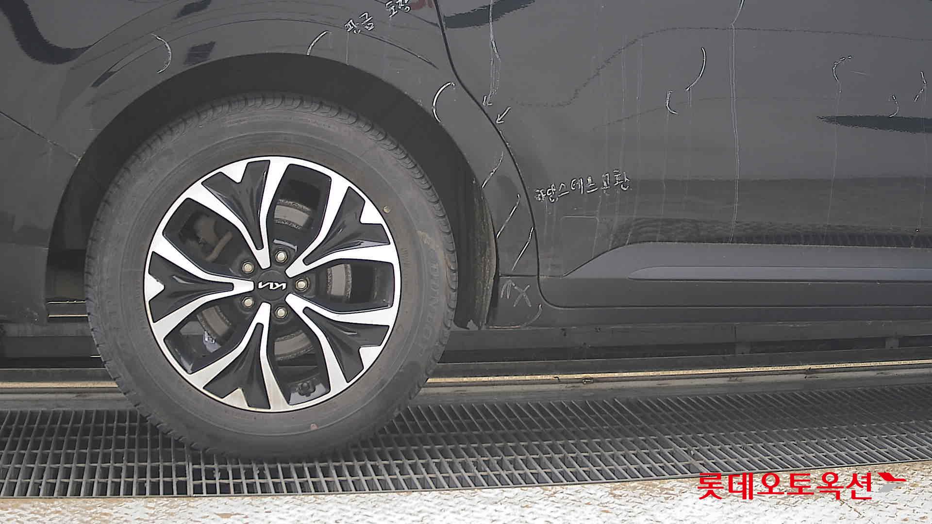 2023 - kia carnival