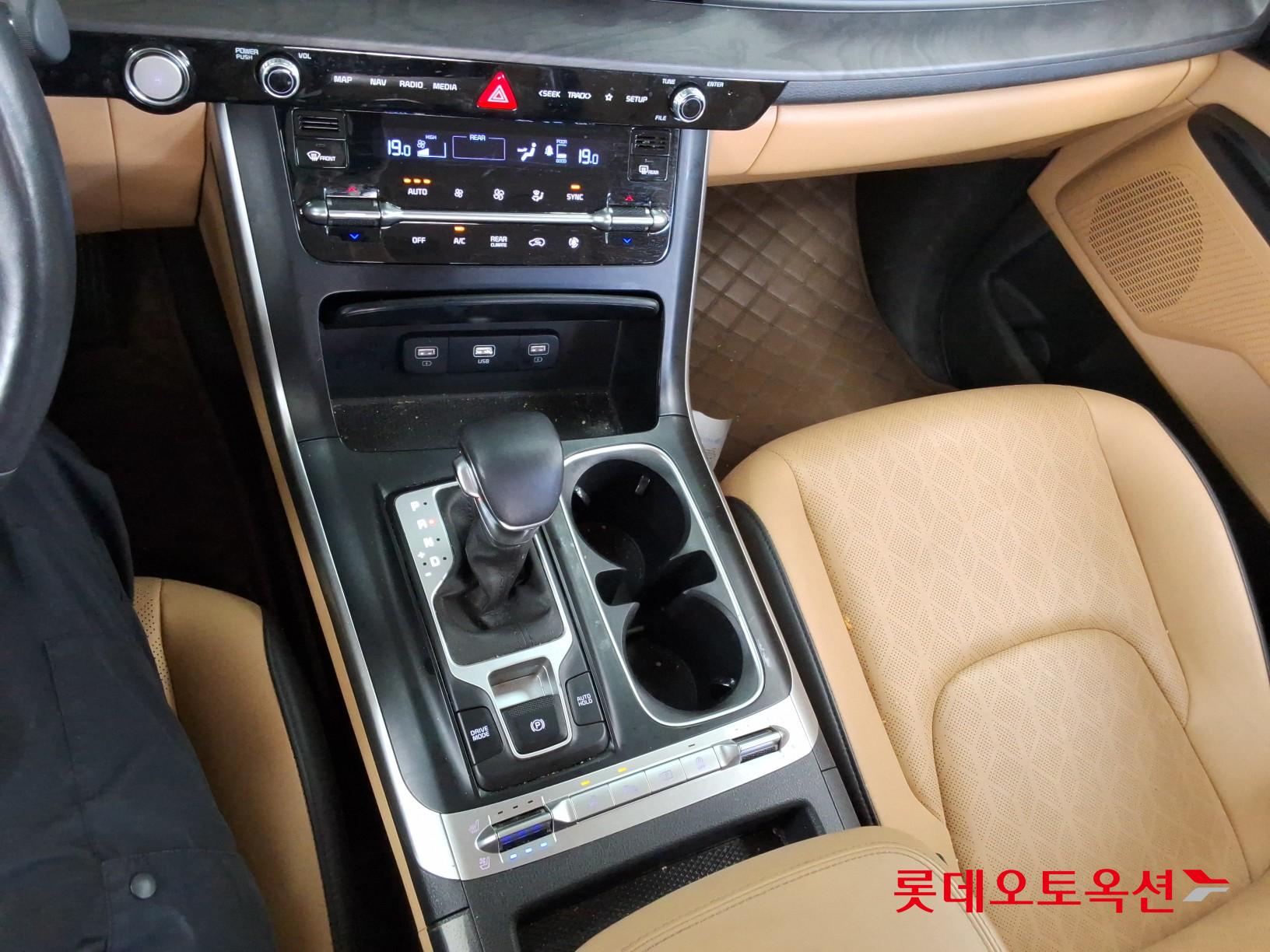 2023 - kia carnival