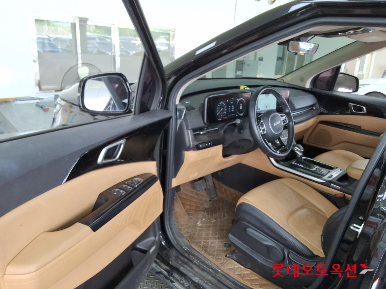 2023 - kia carnival