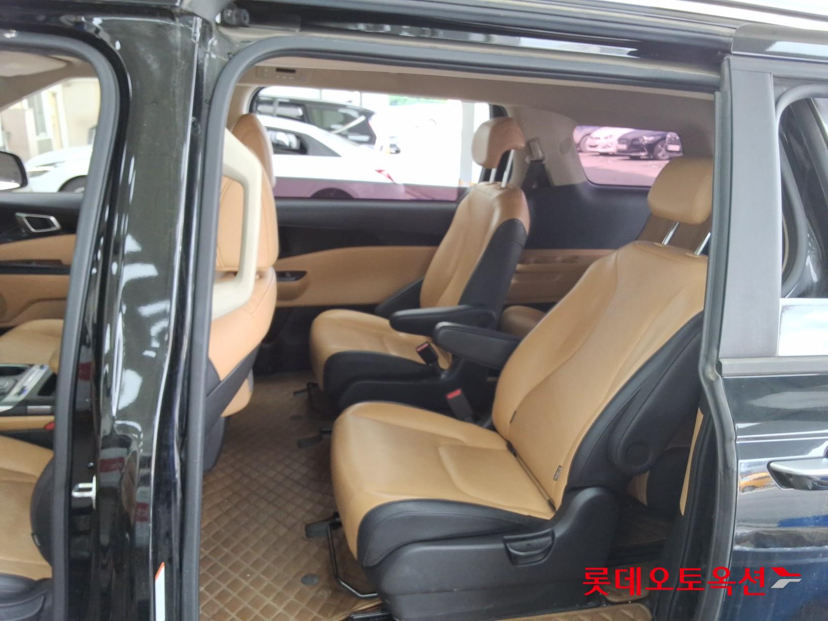 2023 - kia carnival