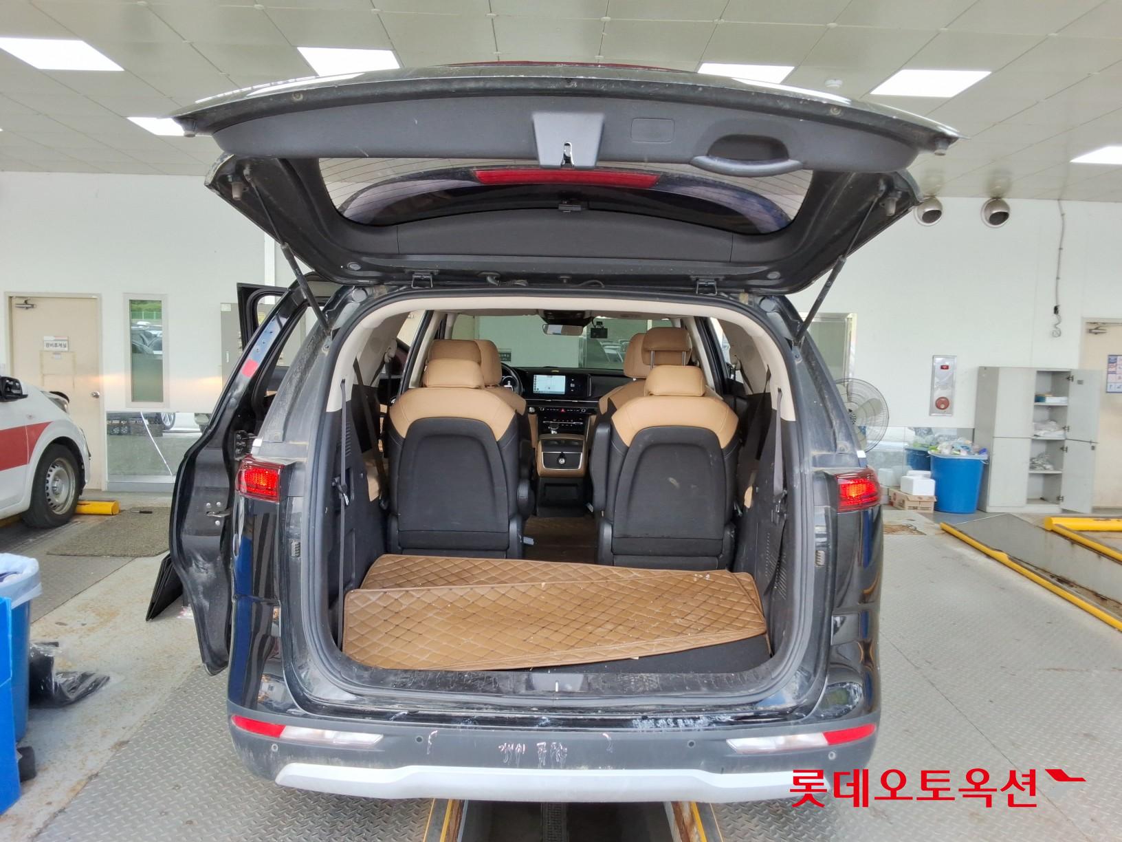 2023 - kia carnival