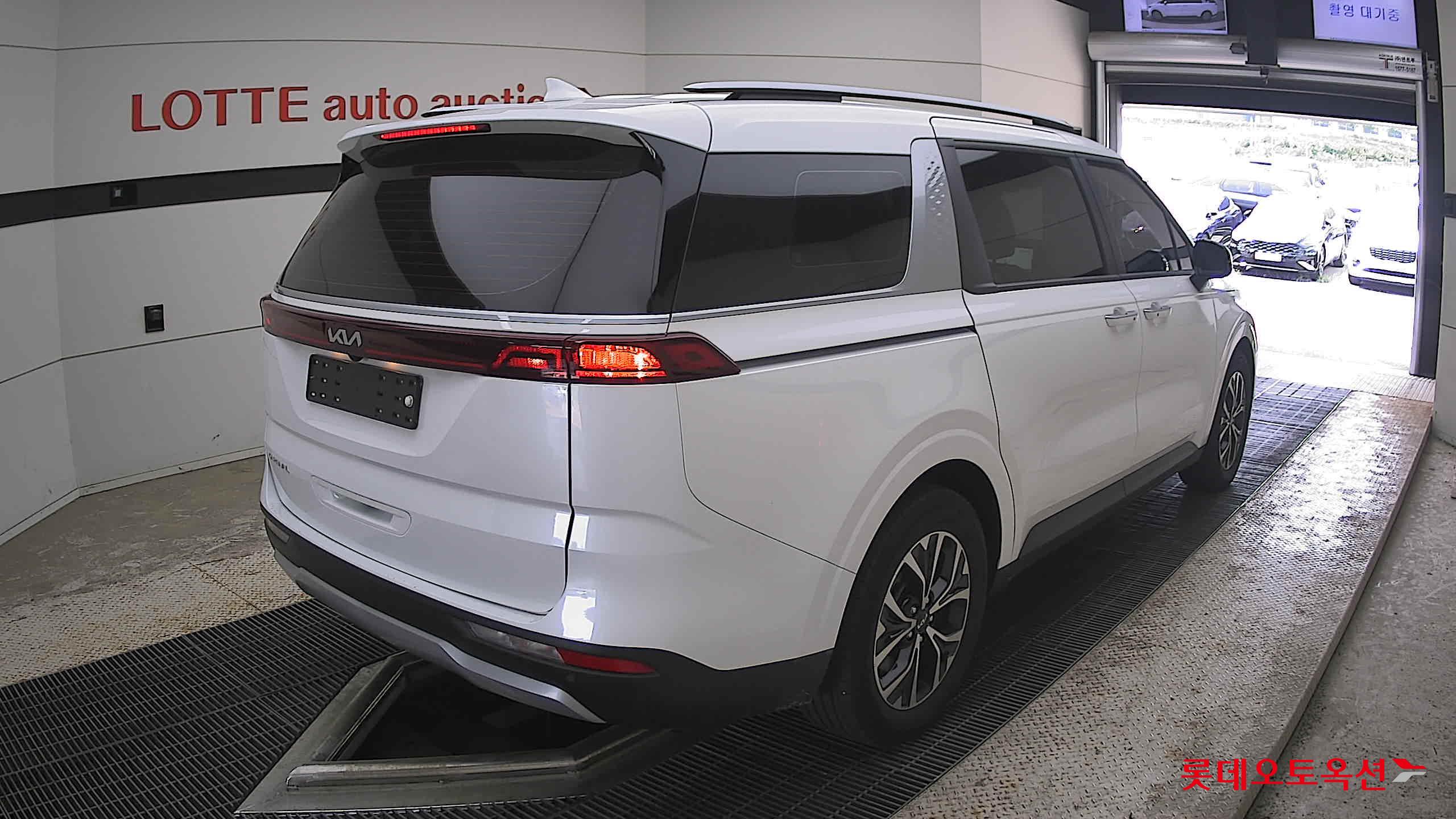 2022 - kia carnival