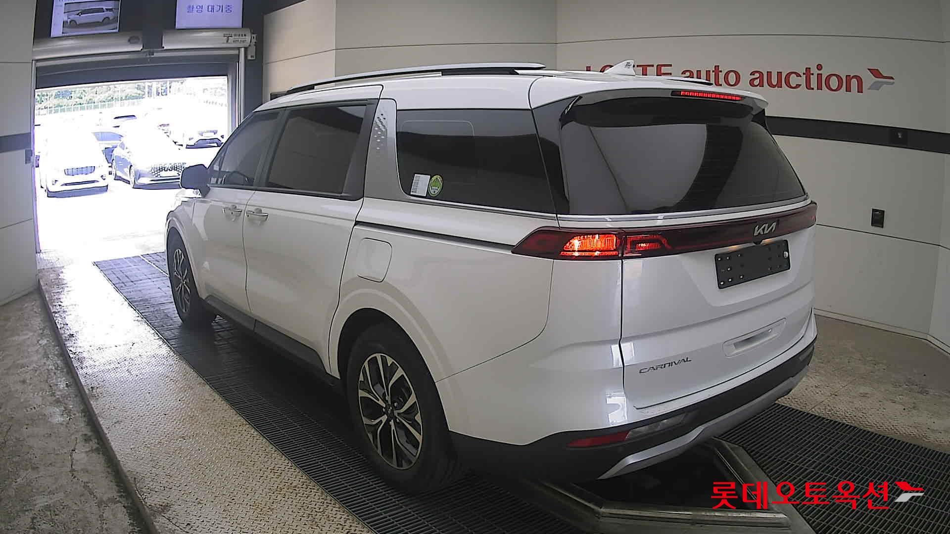 2022 - kia carnival