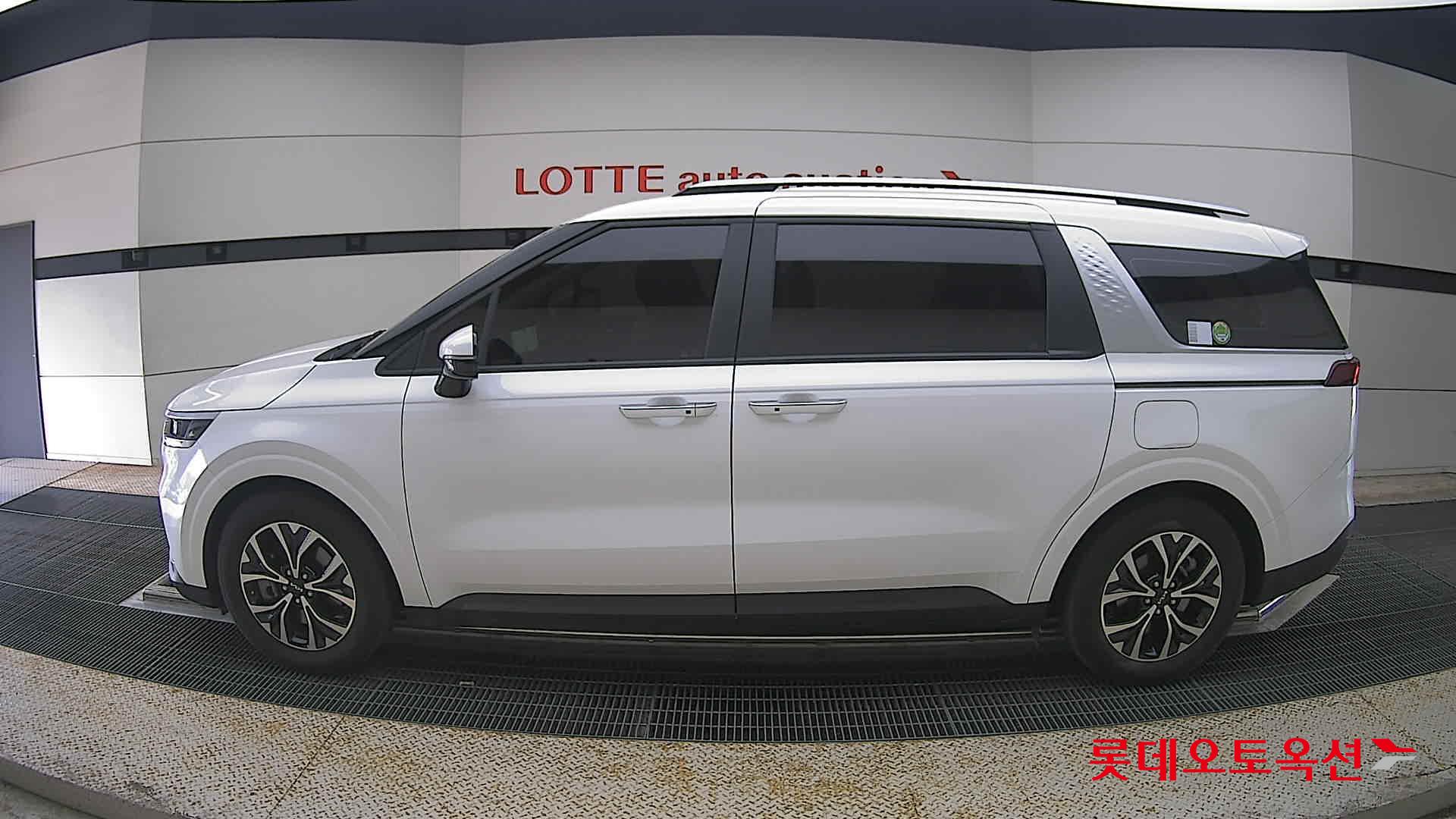 2022 - kia carnival
