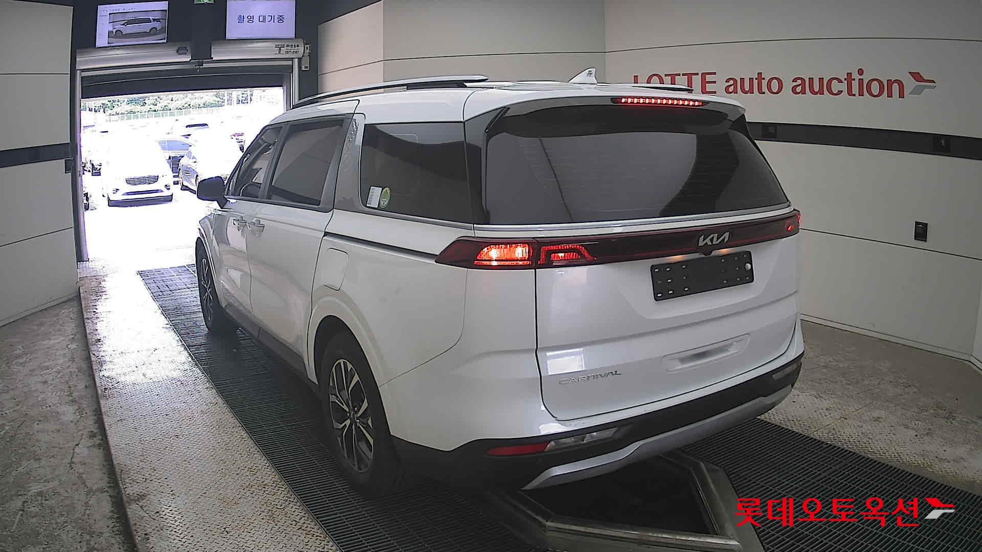 2022 - kia carnival