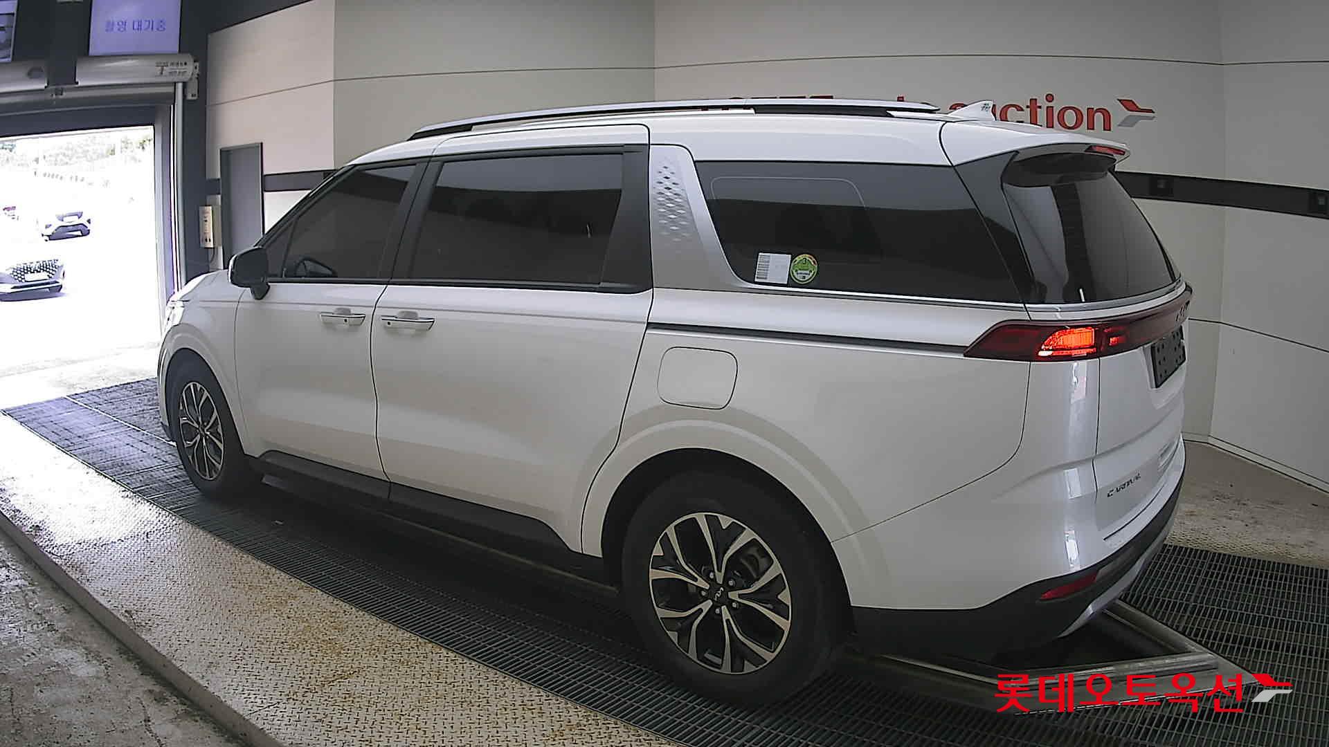 2022 - kia carnival
