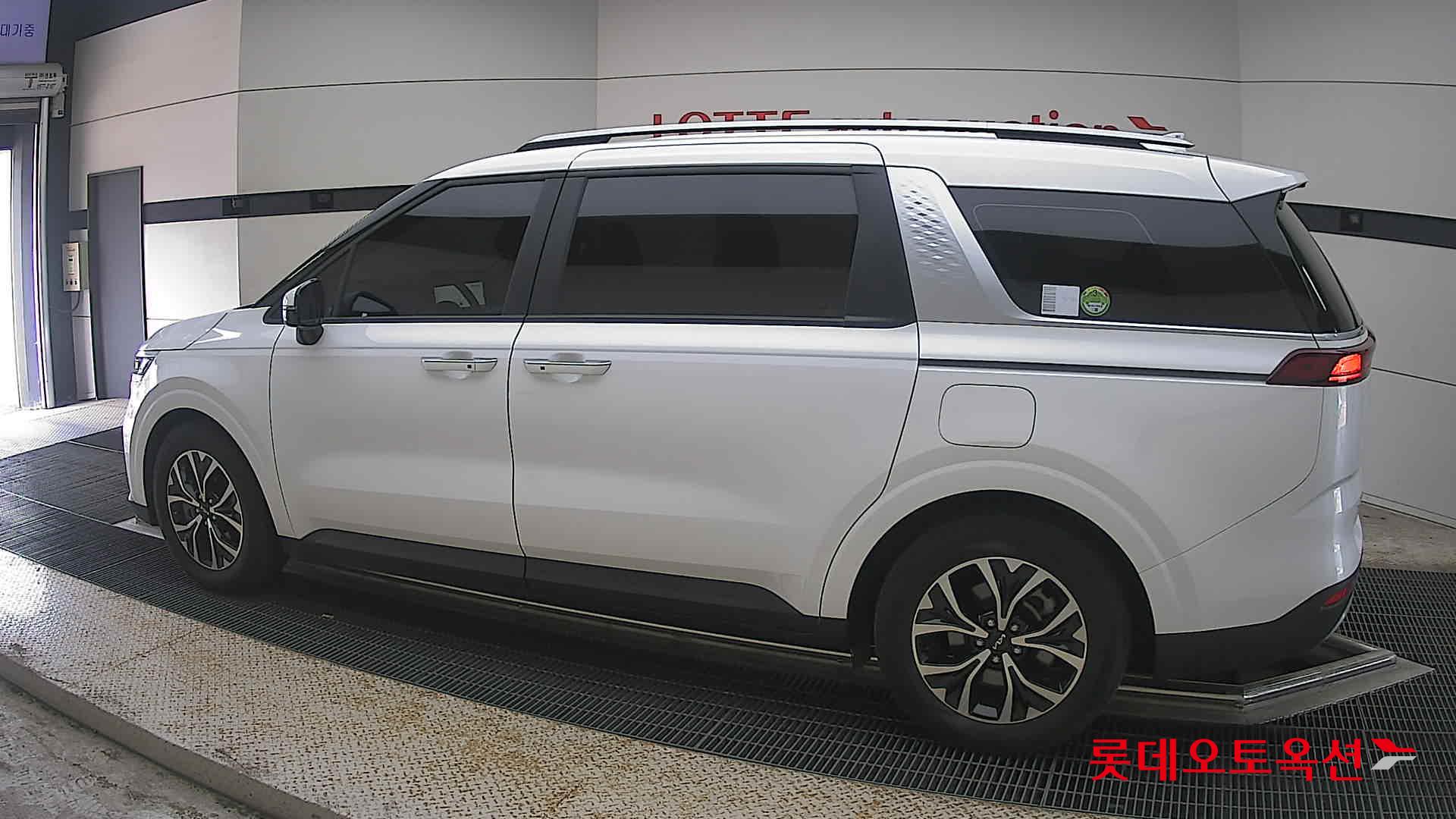 2022 - kia carnival