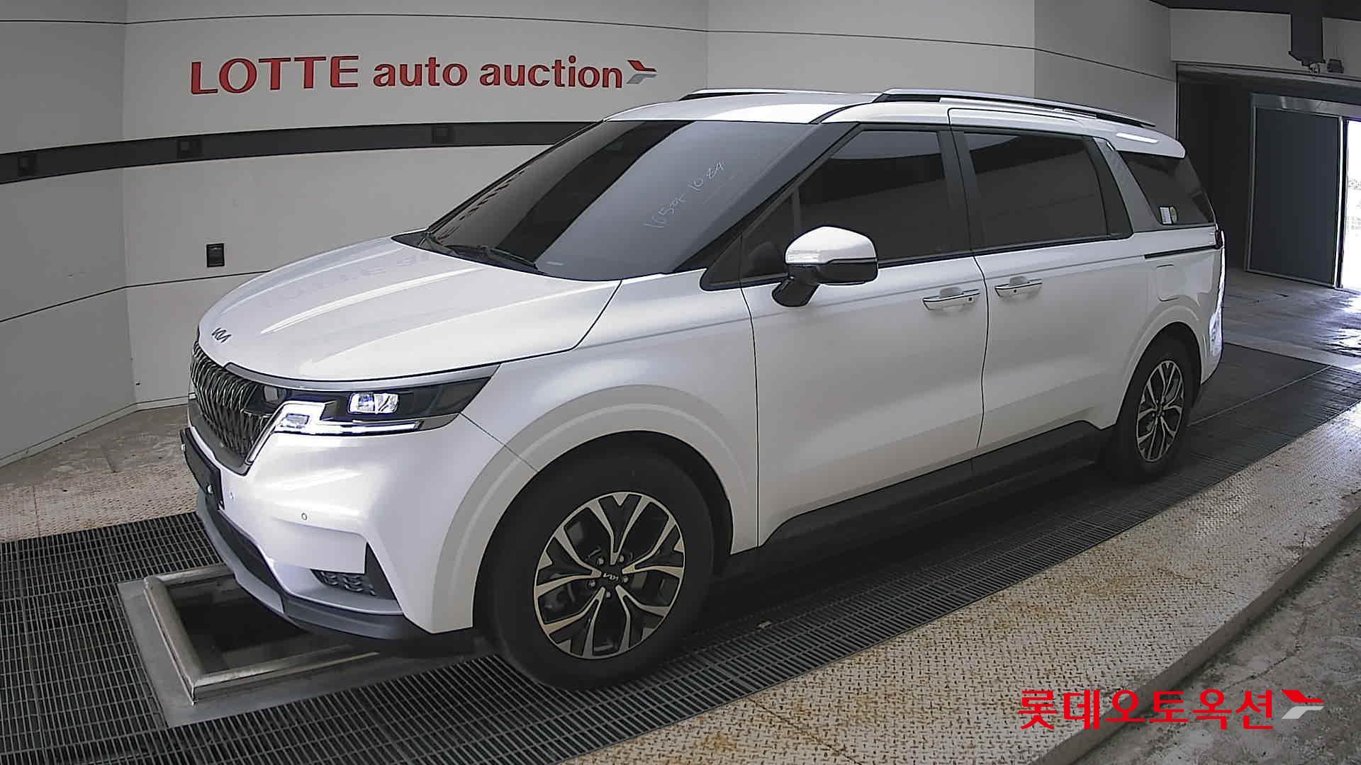 2022 - kia carnival