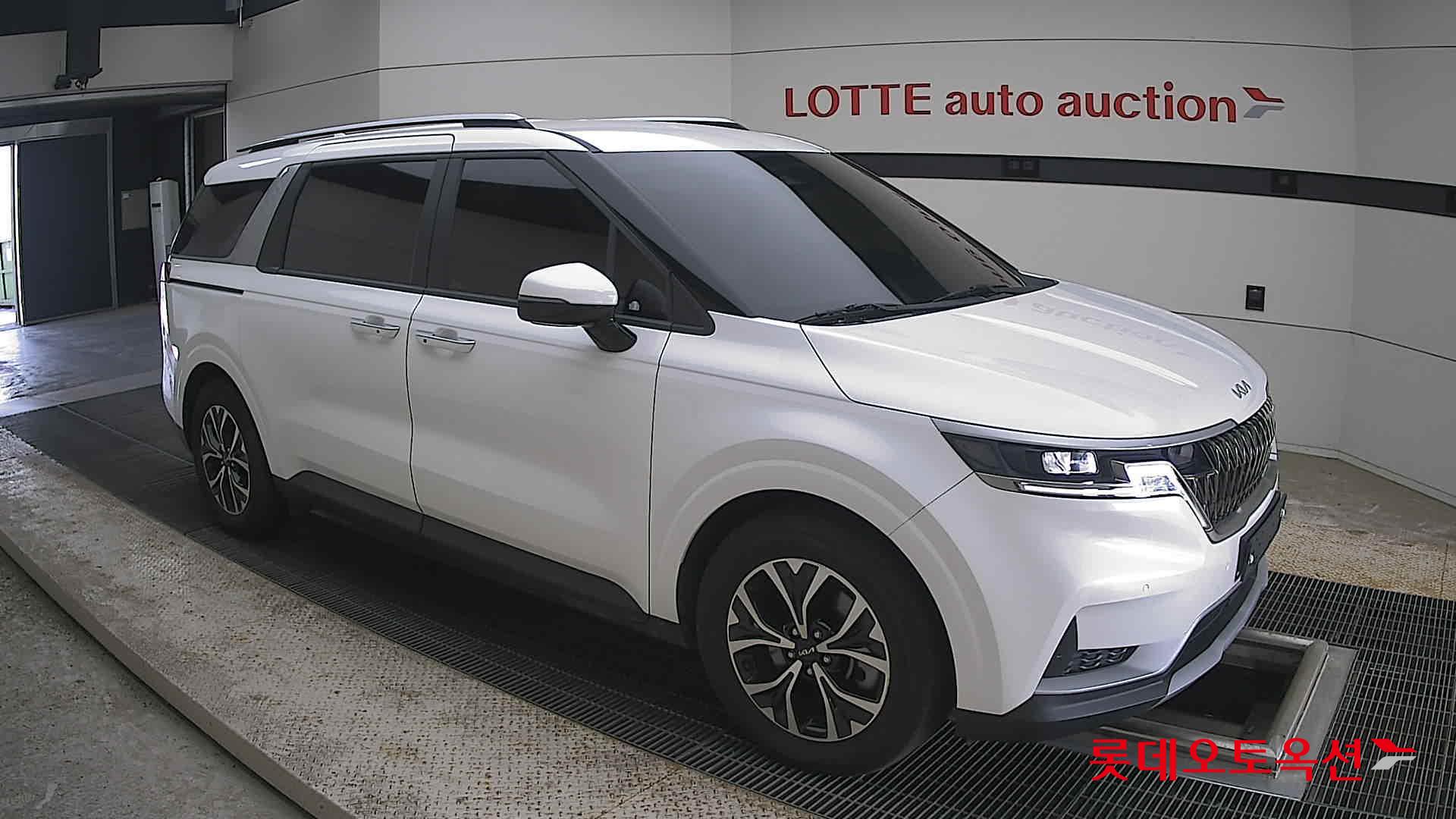 2022 - kia carnival