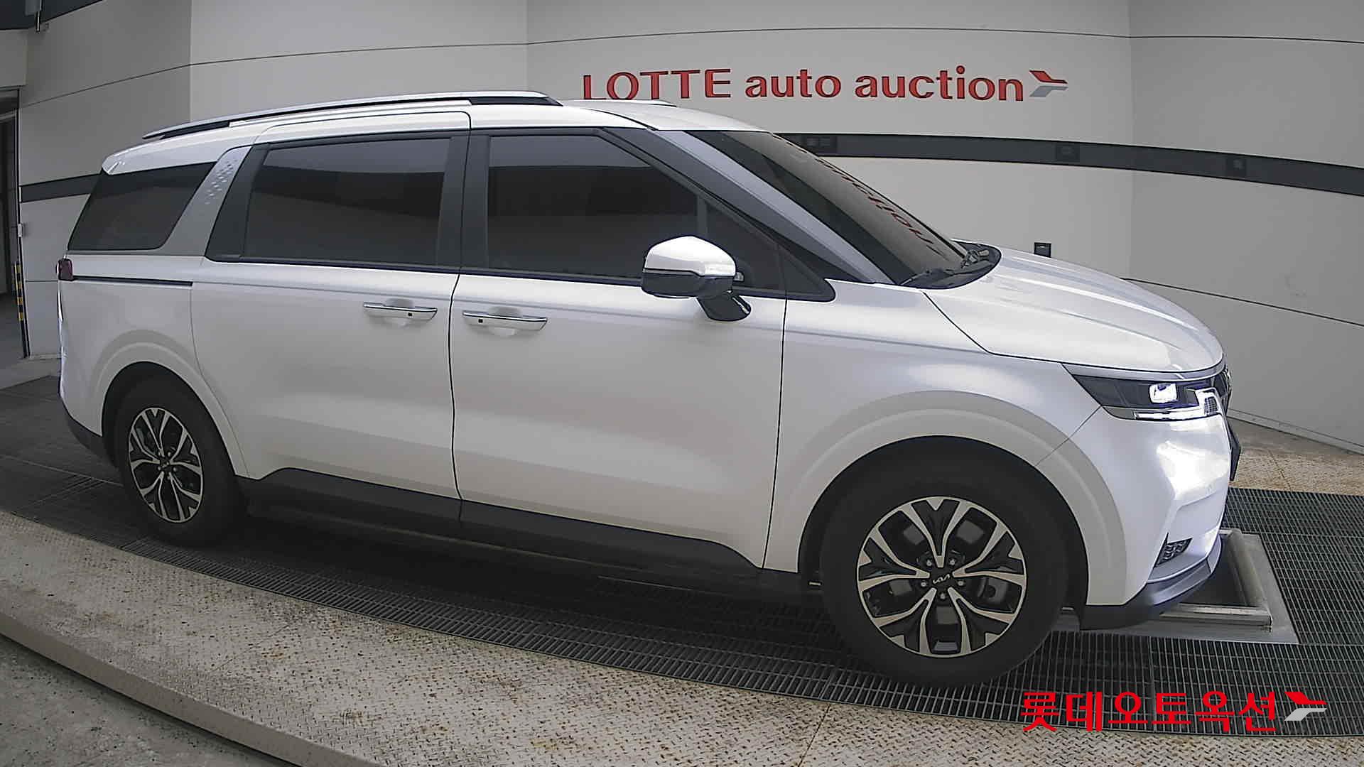 2022 - kia carnival