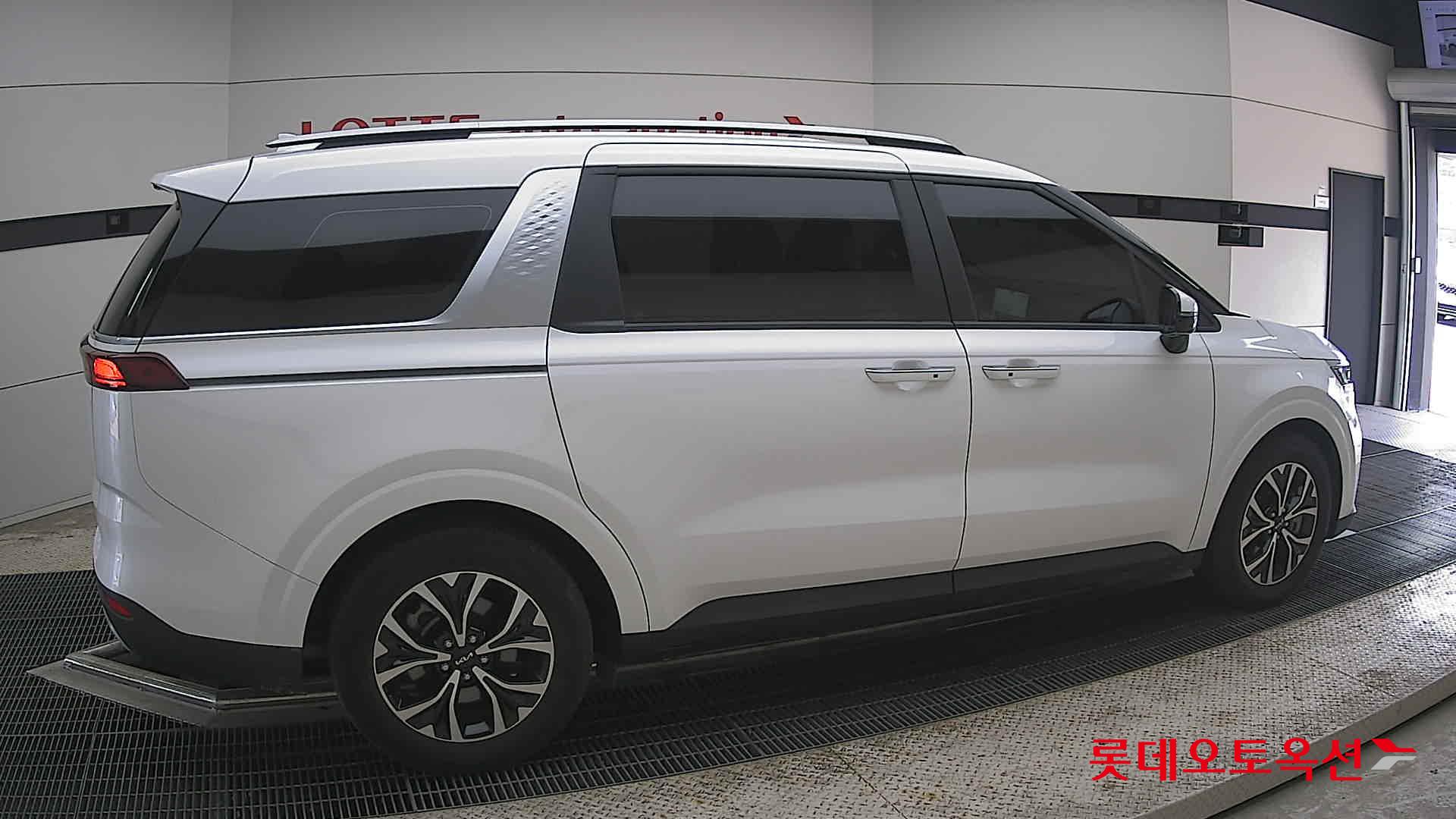 2022 - kia carnival