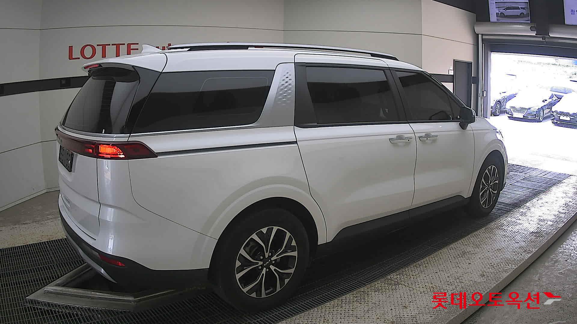 2022 - kia carnival