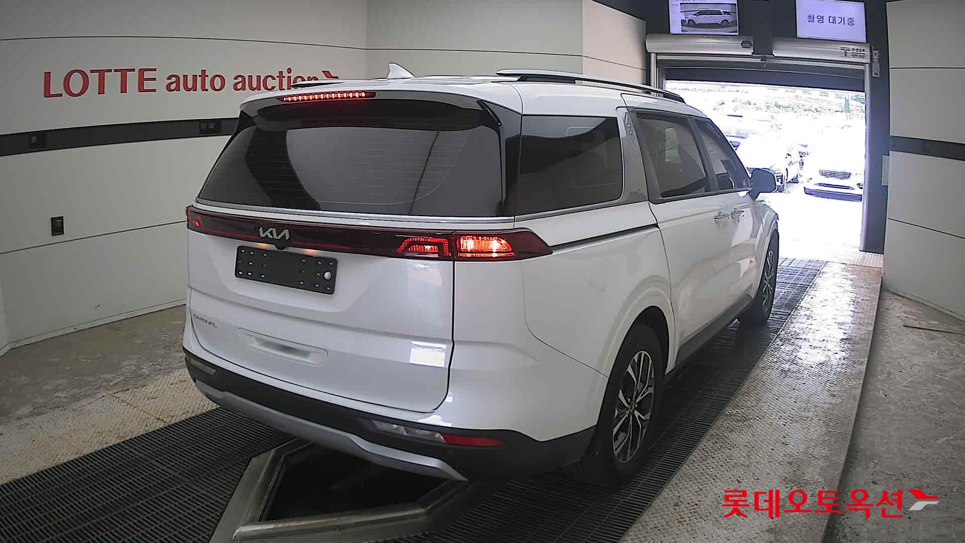 2022 - kia carnival